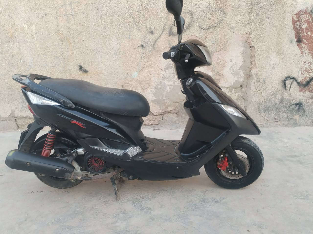 السلام عليكم دراجه GTR فحل للبيع محرك خير من الله شلعه معدل نعومة كهربائيات شغاله  سلف نكرة
السلام عليكم دراجه GTR فحل للبيع محرك خير من الله شلعه معدل نعومة كهربائيات شغاله  سلف نكرة ٥٠٠ وبيها مجال مكاني المسيب حي المصطفى ***********
