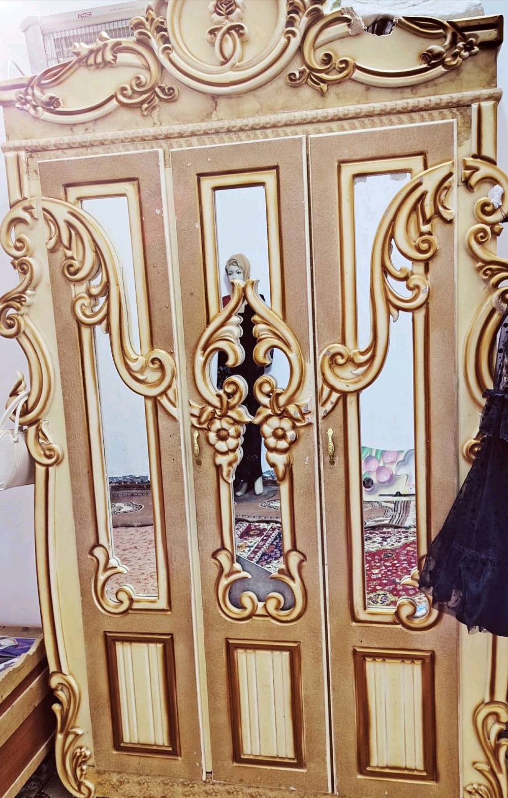السلام عليكم غرفه خشاب للبيع نجاره عراقيه جديده ونظيفه  مكاني سوق الشيوخ ناحية الفضليه سعر 950وبيه مجال وهذا الرقم للاستفسار***********