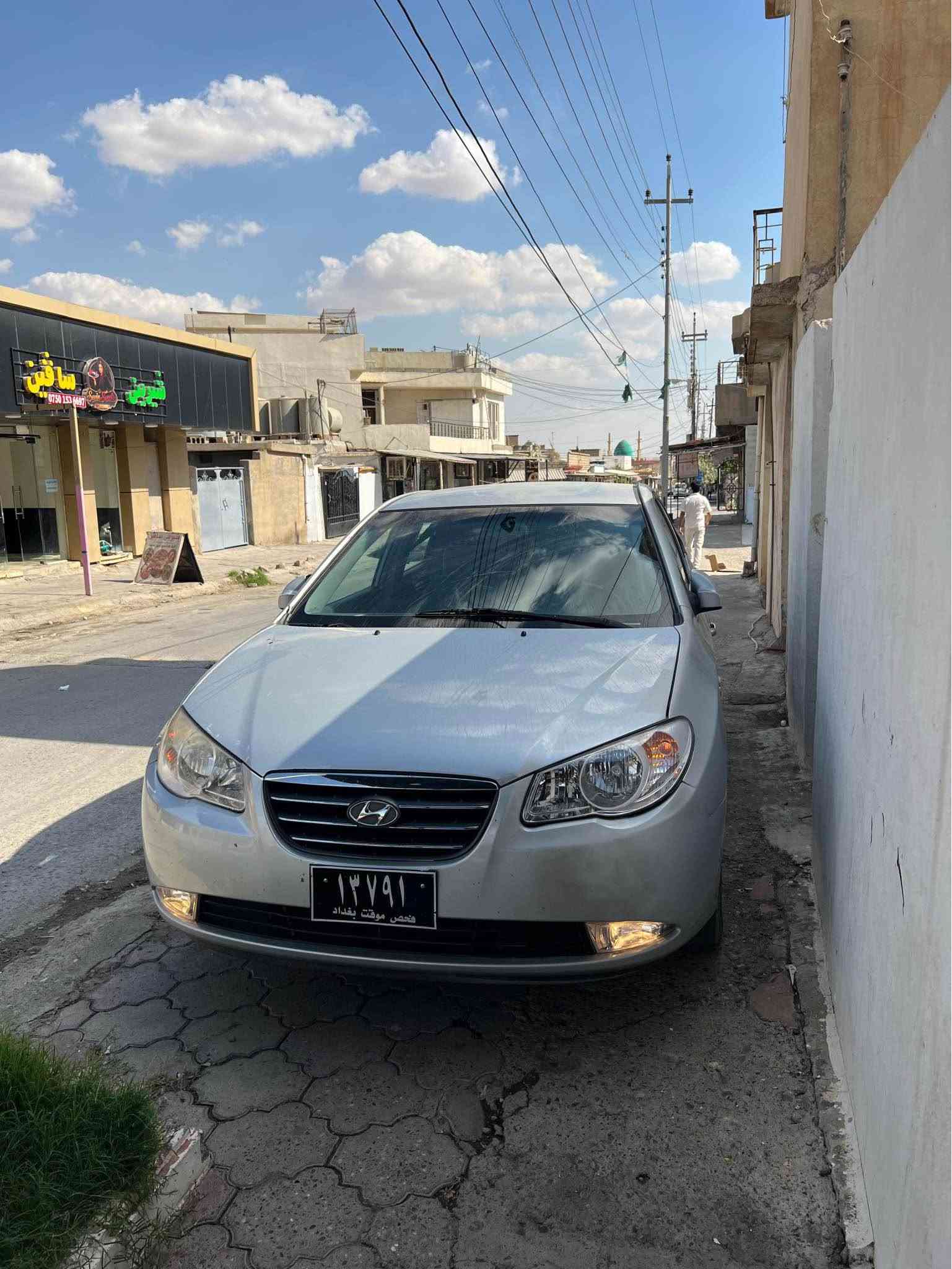 ئاڤانتی ٢٠٠٧ کۆدی هەیە
سعری 45 معامەلە 
سەقفی سبوغ نیە کەڤەری نەگوراوە 
گێرو مەکینە و تەبرید بەشەرت
تەقەو رەقەی نیە جرکەی تیا نیە 
بریکی بەستراوە ئەیبی ئیسی بەستراوە
سەیارەی مالان بوە کامل مەسروف کراوە 
شوین کۆیە موشتەری تەلەفەن بکە :*********** كويسينجاك, أربيل
