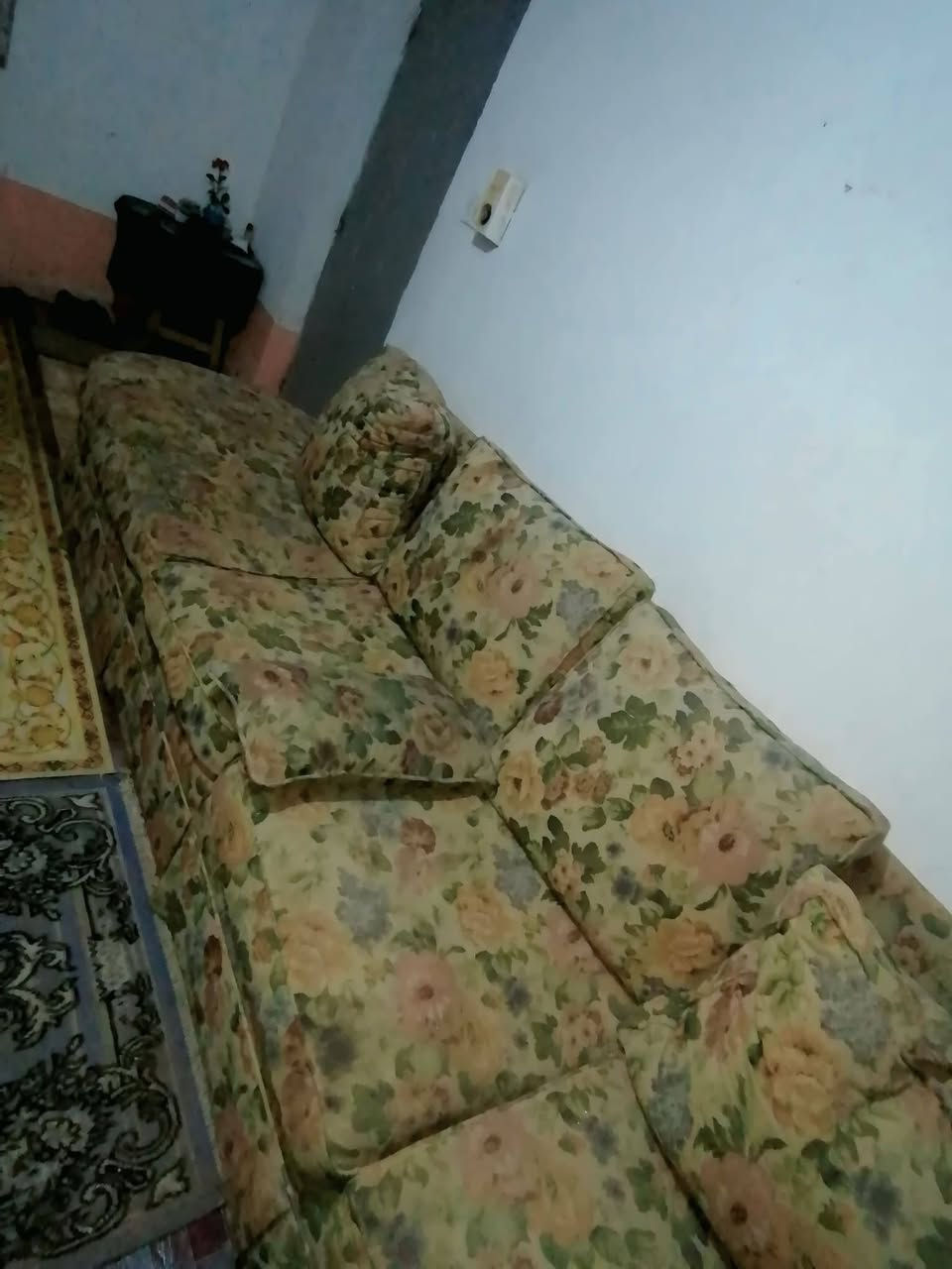 سلام عليكم 
عندي كرويتات مستخدمه للبيع للبيع شلع او مفرد وبسعر  مناسب مثل ما موجود بلصور متواجد واتساب ***********
