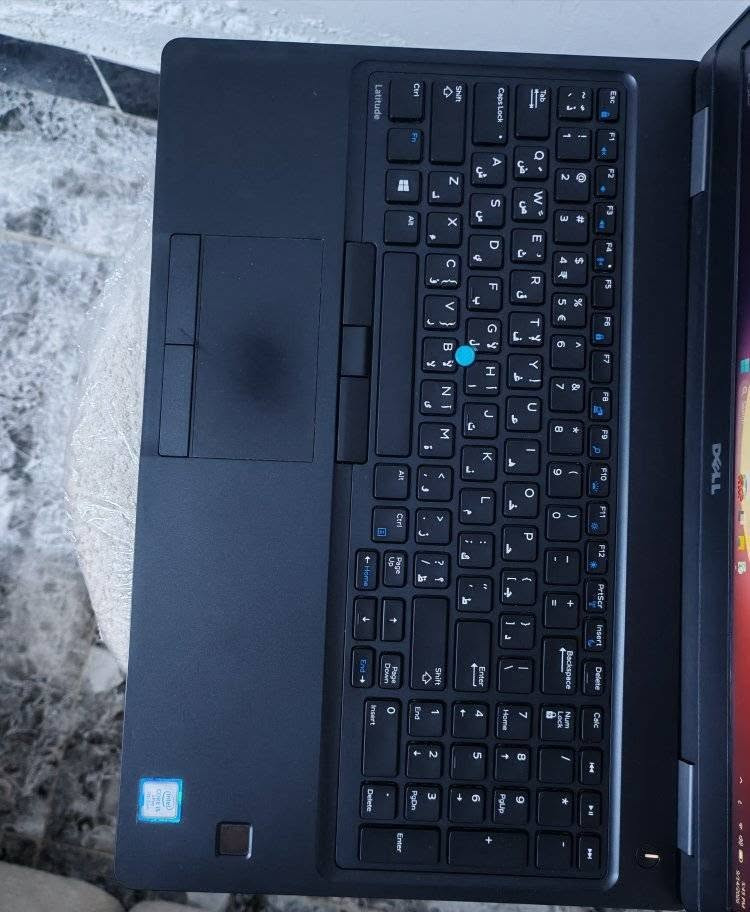 لابتوب dell.  
شاشه حجم 15.6 FHD. مميز 
Cori5 gel 7
جيل سابع
RAM 8
HARD 256 ssd m2
كارت شاشه مدمج 4G
بطاريه من 3 إلى 6 ساعات شحن 
الابتوب جدا نضيف 
شحن تايبسي.    
 بصمه اصبع
كيبورد عربي انجليزي + ضوئي
لابتوب مناسب للهندسه و التصميم 
سعر 250 بيه مجال بسيط 
مكاني بغداد توصيل موجود 
رقم ***********
