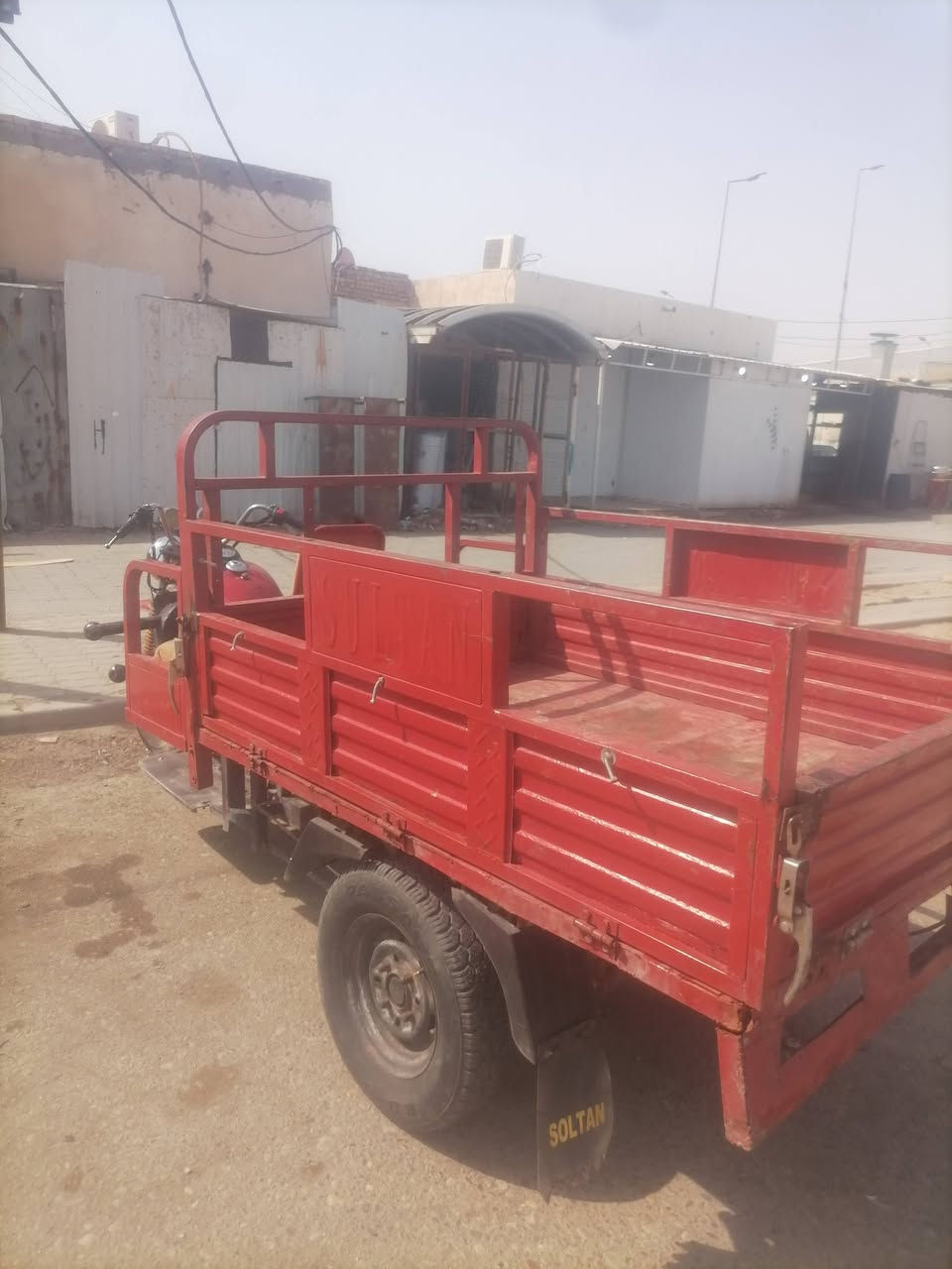 ***********
ستوته سلطانه للبيع بمليون ونص بيه مجال قليل ميسان ناحيه كميت ومستعجل على بيعته. المو شراي لا يتعبني
