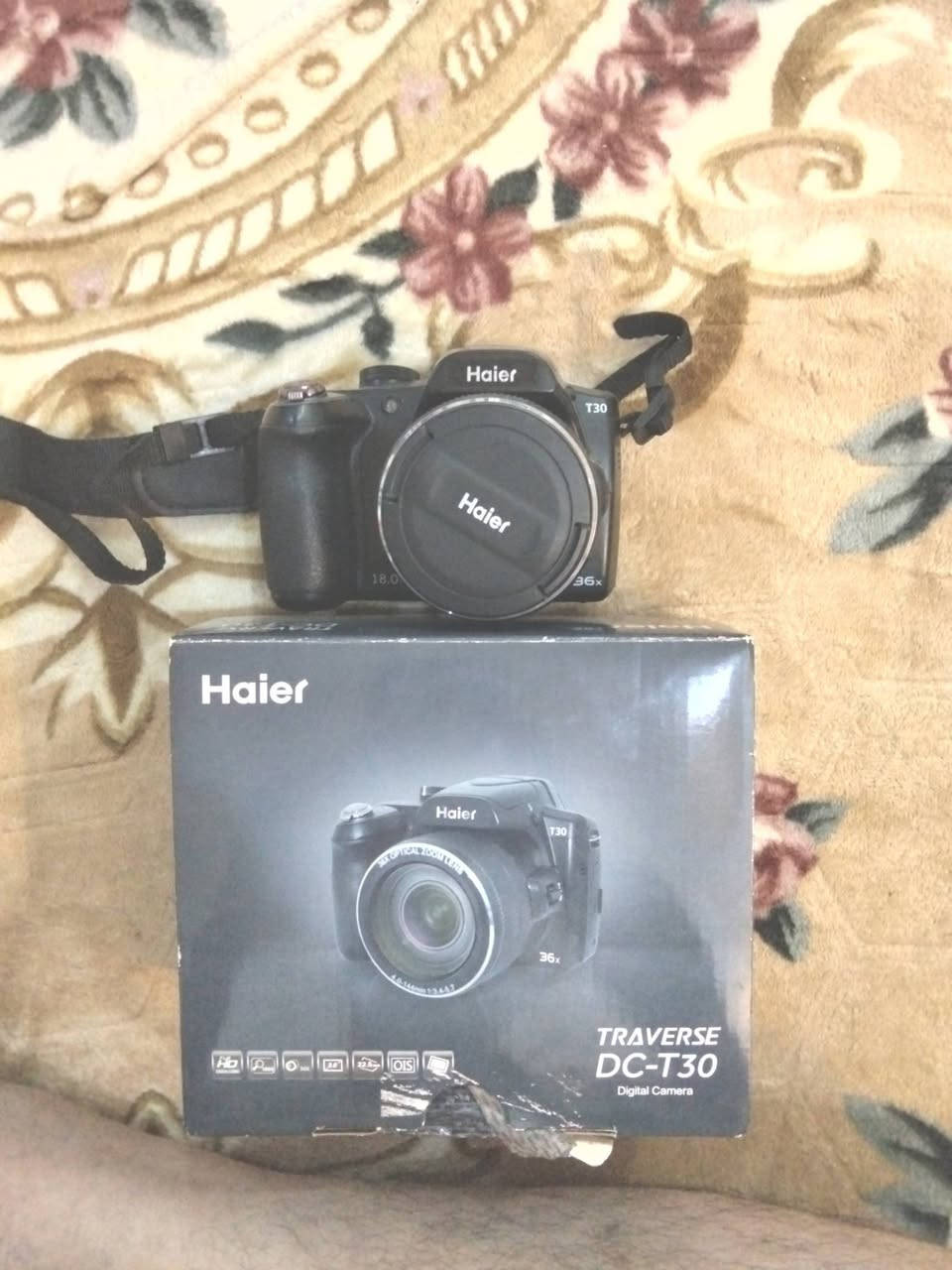 📸 كاميرا Haier Traverse DC-T30 للبيع
كاميرا مناسبة للمبتدئين والهواة، سهلة الاستخدام وتفيد للتعلّم على أساسيات التصوير وتوثيق الرحلات والمناسبات اليومية.

✅ دقة 18 ميگابكسل
✅ تقريب بصري يصل إلى 36X
✅ تصميم مريح وسهل الحمل
✅ مناسبة لتصوير الأشخاص والمناظر والأماكن البعيدة
✅ تأتي مع الكارتون وحزام الحمل
للاستفسار عن السعر والتفاصيل التواصل على الرقم:
📞 ***********
السعر 💯 : 150 الف دينار عراقي 
الموقع يُذكر عند التواصل، والفحص متاح للمشتري الجاد.
