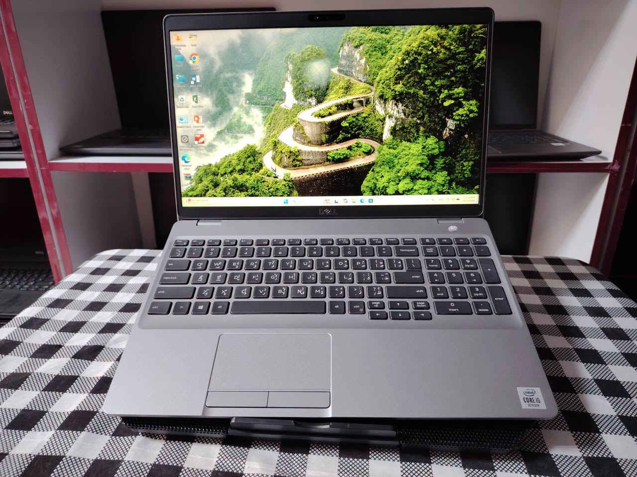 🔥 متوفر كمية حلوة 🔥

🏗️ للمهندسين وطلاب الهندسة والمصممين — جهاز Workstation عملي بكرت NVIDIA Quadro، مناسب للأعمال الهندسية والتصميم وبرامج الـCAD والمشاريع الدراسية والاحترافية.

💻 Dell Precision 3551 — قوة فئة H مع كرت Quadro P620

⚜️ المواصفات:

⚜️ المعالج: Core i5-10400H — الجيل العاشر — فئة H
⚜️ الرام: 8 كيكا DDR4 — قابل للتطوير
⚜️ الهارد: 256 كيكا SSD M.2 — قابل للتطوير
⚜️ كرت الشاشة المنفصل: NVIDIA Quadro P620 — 4 كيكا
⚜️ كرت الشاشة الداخلي: Intel UHD Graphics — 4 كيكا (ذاكرة مشتركة)
⚜️ حجم الشاشة: 15.6″
⚜️ دقة الشاشة: FHD 1920×1080
⚜️ نظام التشغيل: Windows 11 Pro
⚜️ الكيبورد: عربي / إنكليزي ليزري — بدون إضاءة
⚜️ الشاحن: Dell دائري — 130 واط

🎁 الهدايا والملحقات:
• حقيبة لابتوب
• شاحن Dell أصلي
• ماوس
• ماوس باد
• تغليف احترافي (داخل كرتونة)

🛡️ الضمان والخدمات:
• فحص اللابتوب ومقارنة المواصفات والنظافة قبل الاستلام عند المندوب.
• ضمان أسبوع كامل بعد الاستلام.
• تنصيب البرامج الأساسية وOffice حسب الطلب.

🚚 التوصيل: التوصيل متوفر إلى جميع محافظات العراق

📞 للحجز أو الاستفسار (متوفر واتساب):
*********** – ***********

📌 موقّعنا: بغداد الأمين الثانية

📦 العدد المتوفر: كمية

💰 السعر: 525,000 دينار عراقي
