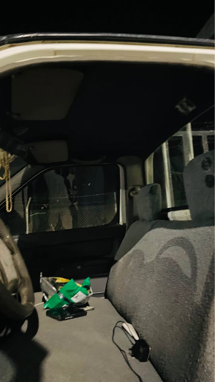نیسان پیکاب ٢٠٠٢ پێنج قولاب ماڵی کاسبیە شتێکی زۆر جوانە 
مەکینەکەی تازە تەعمیر کراوە بێ عەیبە وەک سەعات ئیشەکا
حیزام بۆیاخ بۆجوانی بەشەرتی داعم و موس و بڕاوە 
سعریشی ٦٣گەڵاو معامەلەیشی تیایە بەدڵی تۆ
هەڵەبجەی شەهید
*********** حلبجة, السليمانية
