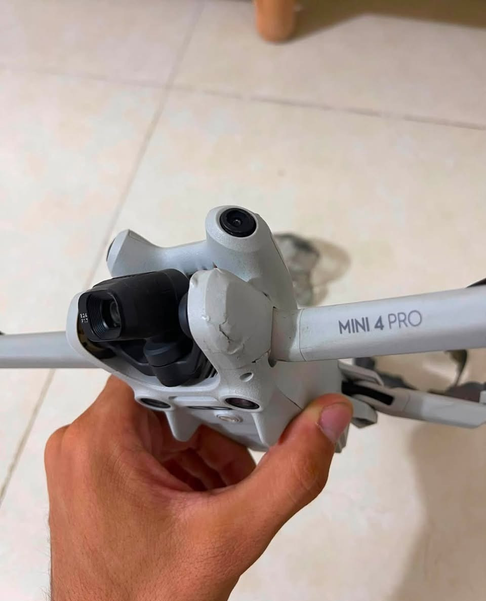 درون mine 4 pro
ملحقات موجوده بالصورة
بطاريات عدد 5 شواحن عدد 2 
جنط 2 و جوستك اضافي بدون شاشة
كارتونه موجوده اصل الدرون سنكل 
بي فطر بالشاصط مثل ما موضح بالصور ما مأثر عليها نهائيا 
شغاله طبيعي بدون اي مشكله 
عنوان بغداد توصيل ماعندي 
استفسار اتصال ***********
