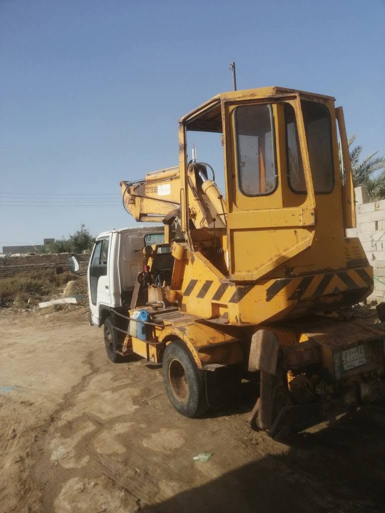 حفارة ازوزه رقم بغداد انشائيه
موديل 1991

محرك ينقص

سنويه منتهيه2019

السعر 70
***********
مكاني بصرة قضاء المدينه
