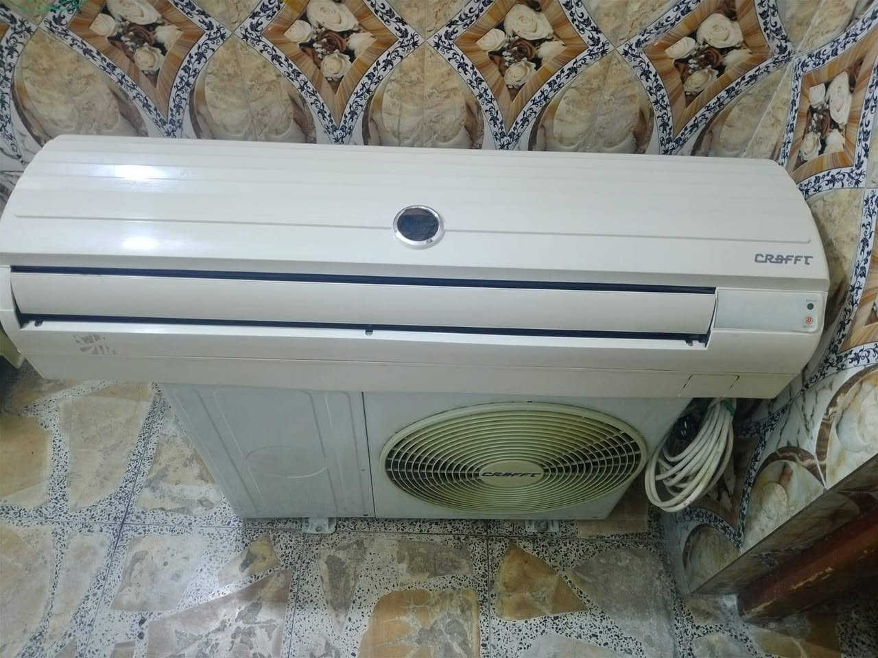 السلام عليكم للبيع سبلت كرافت طنين وربع الباب الأول نضافه ٩٥بلميه غازه مقفول غراضه كامله ب٤٠٠مكاني منطقه الصليخ *********** غير متواجد علفيس

