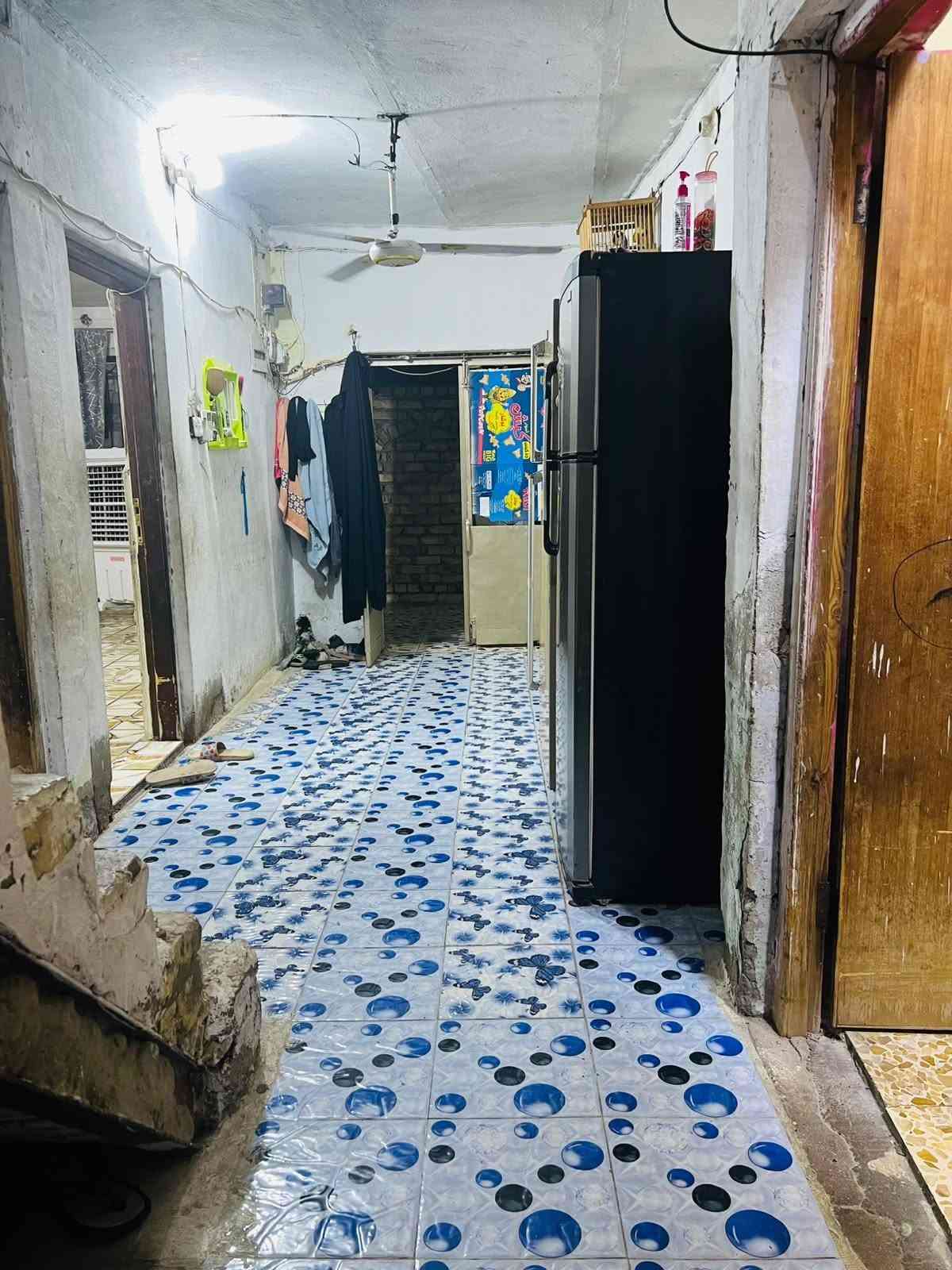 السلام عليكم بيت للبيع العزه القديمه عرصه يعني مكاتبه فقط عند الدلال عند الشراء المساحه 110 واقع حال يتكون من استقبال ومطبخ و3 غرف نوم وهول صغير وتواليت خارجيه وحمام داخلي للاستفسار على الرقم 
***********
واتساب ***********.
