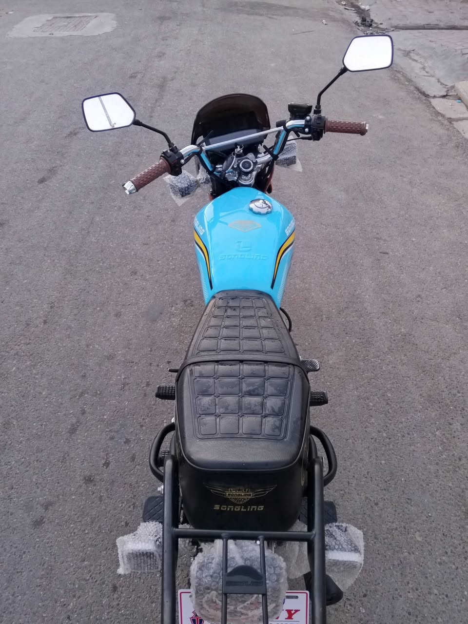 سلام عليكم ايراني موديل 26 محرك 200cc صالي 3 اشهر من شديته بصماته ثنين صويجات ثنين ورقه منفيس ويا مكاني رمادي تأميم السعر مليون وبي مجال بعده على حالت الوكاله مكفول كفاله عامه ‏‪***********‬‏
