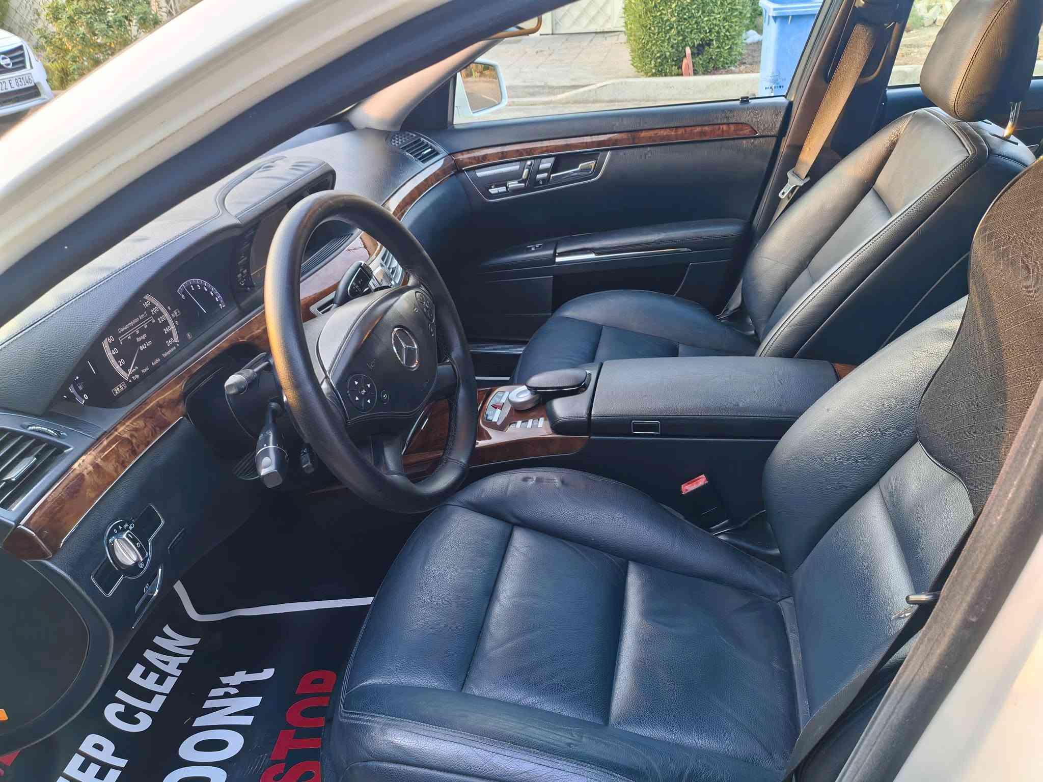 مرسيدس s350
رقم بغداد باسمي هزه وسنويه جديده

موديل 2011 

وارد يابان باب قصير

مواصفات معروفة. 

كامره دوار

برده خلفيه صندوك شفط 

سيدي جنجر 6اقراص

بلوتوث 

حساس امامي خلفي 

تبريد امامي خلفي ثلج 

كشنات جلد غرفه لسياره جديده

سياره نظيفة كفاله كير محرك حداده جديده بالكامل جوبلسات جدد تبريد ثلج تايرات جدد سياره كامله من كلشي بيها فقط باب كلير من ليابان 

مكان السياره بغداد السعر 195وبي مجال بسيط 

 *********** متوفر وتساب
