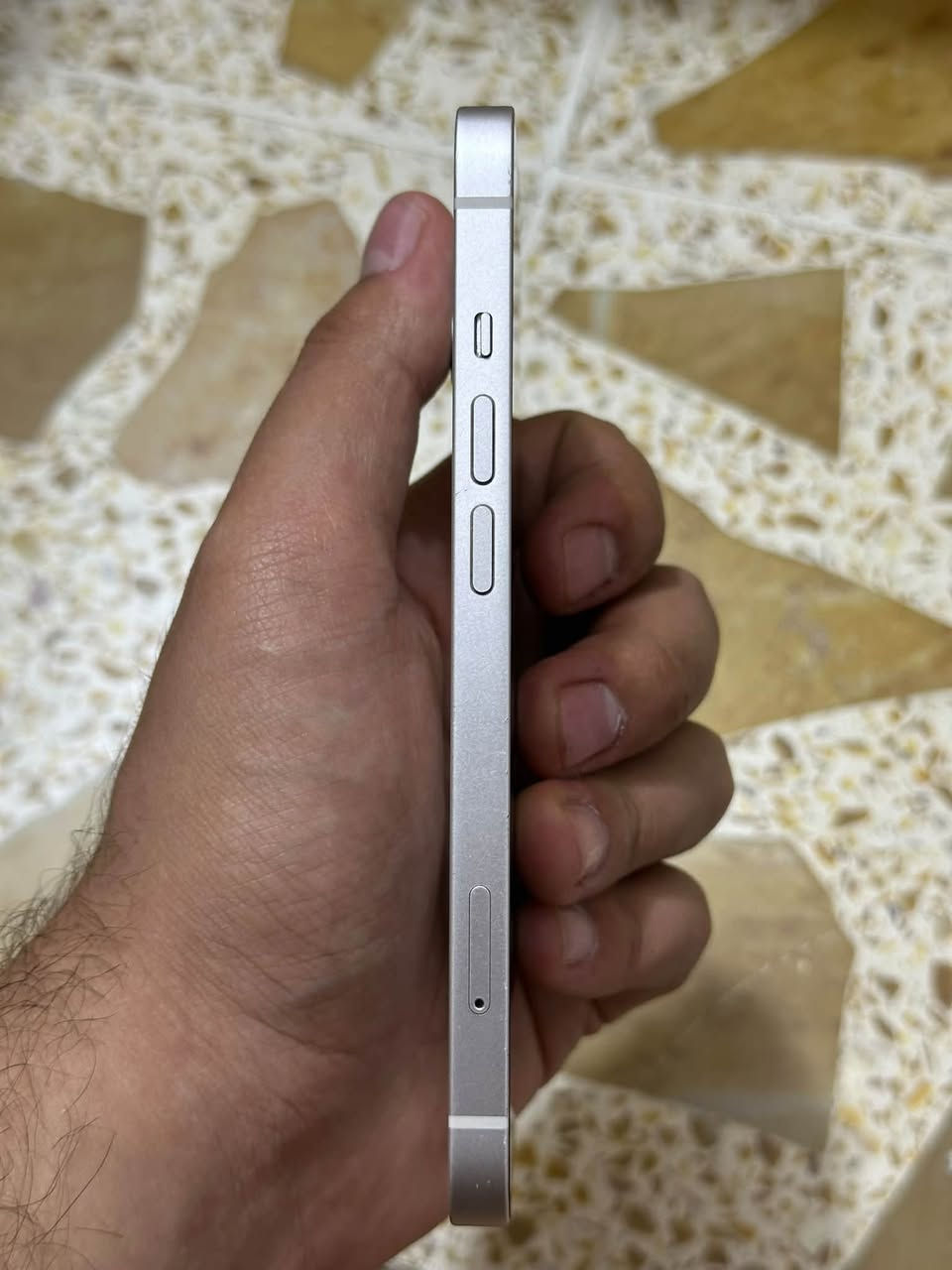 آيفون ١٣ • ١٢٨ غ.ب. • بطارية ٨٩٪