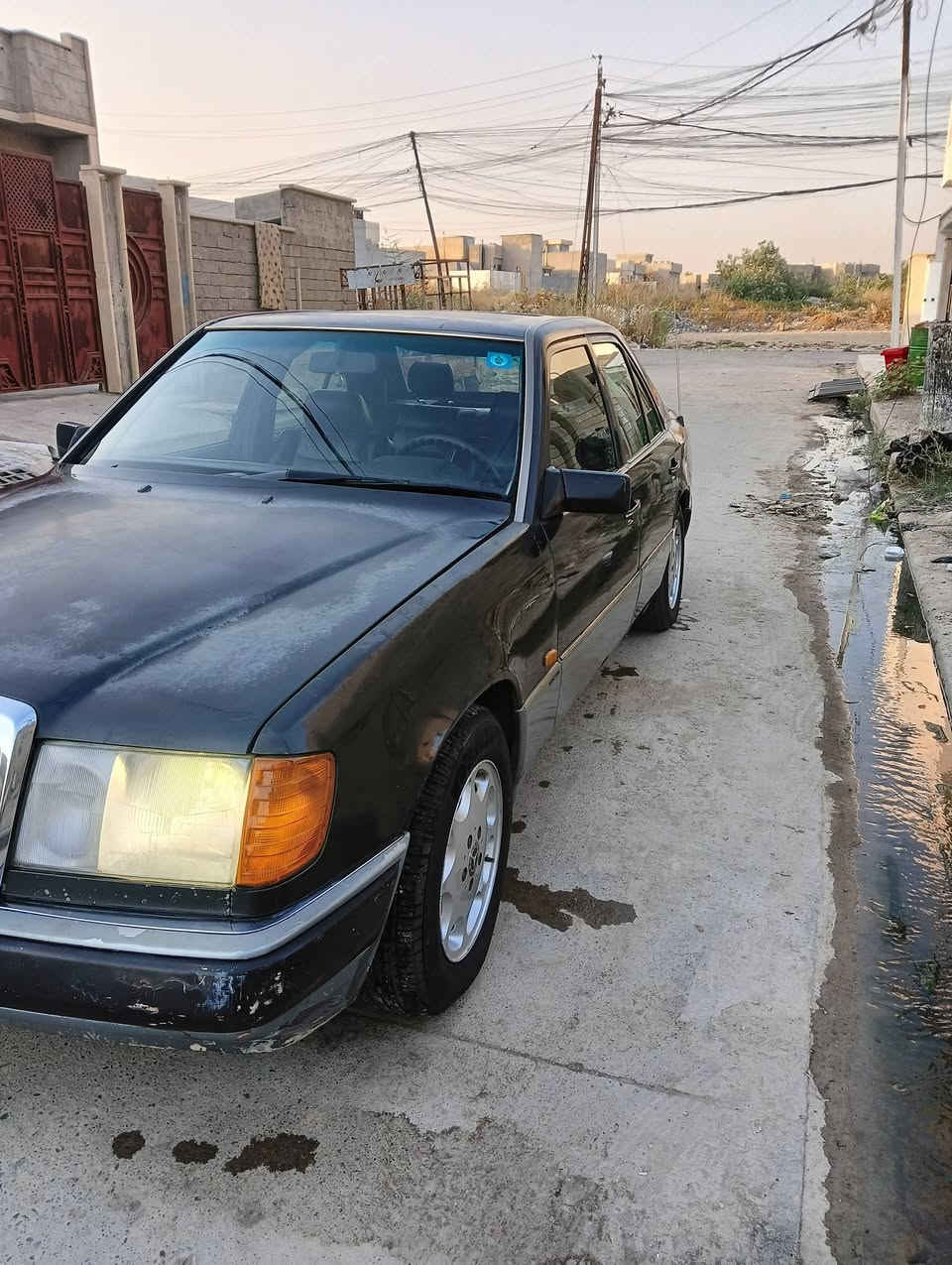 مارسدس دب 
موديل 1989
بدون صبغ بيها تقحيل
محرك كاز 6 سلندر بيها نفخ
تبريد شغال 
هزه جديد و ابسمي 
***********
***********
