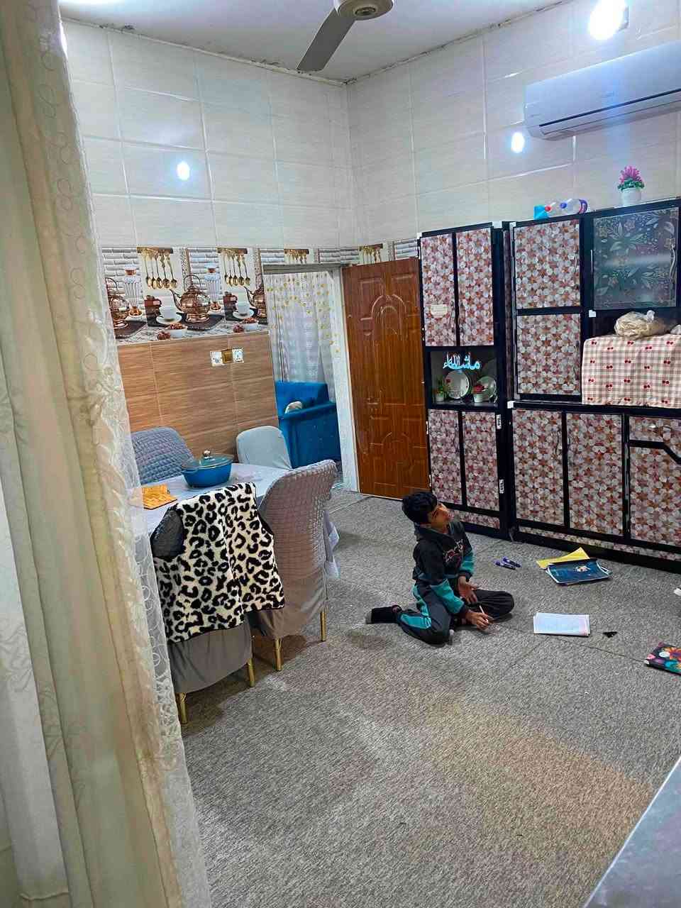يالله 
بيت للبيع الصخيين 
مساحه ٢٠٠ متر شارع المصطفى 
بيت نظيف ومرتب بناء طابوق اعكاده وسطح اشتايكر 
٣ غرف و صحيات داخليه خارجيه 
و ديوانيه و مطبخ حار وبارد  
بيت جاهز وكامل 
يبعد عن الشارع السايدين 100m
ماي مجاري وكهرباء
سعر٨٠مع مجال
للاستفسار ***********
