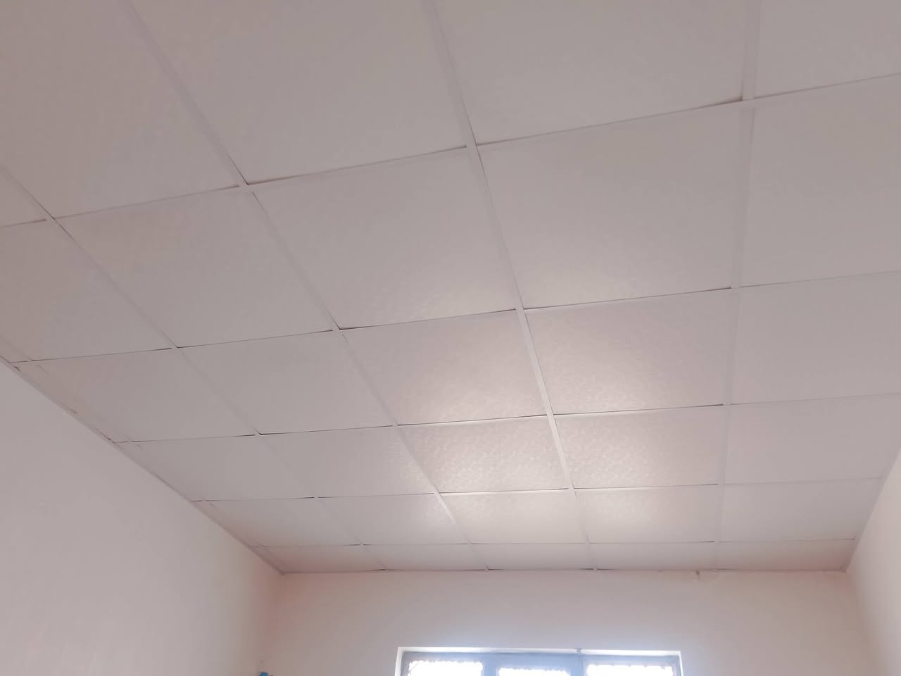 السلام عليكم اعمالنا السقوف الثانوي شغل درجه اولى سعر المتر 2000 اتصل ***********
