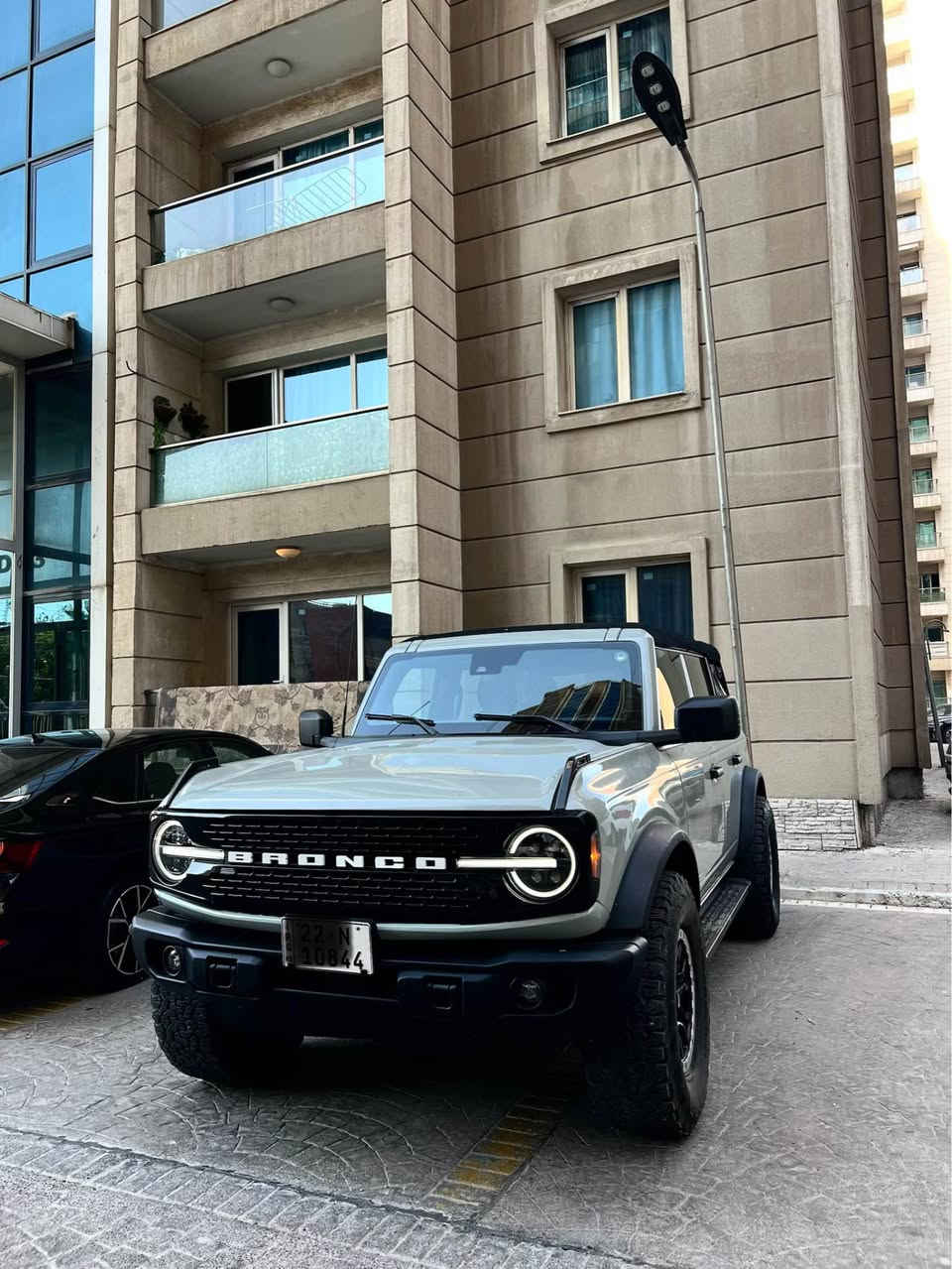 فورد برونكو ٢٠٢٢ جبلي 
258فخر الصناعه الأمريكية القوه المتانه التحمل 
لون سموك المرغوب 
محرك v4 
فور ويل عتله مودات 
٣ دكم شاشه 
سياره جديده عدله 
تايرات تخم لوك 
ضرر جاملغ بنيد شواصي لغد شرط 
مكان سياره اربيل ***********
السعر ٢٥٨$ بلاش أربيل, العراق
