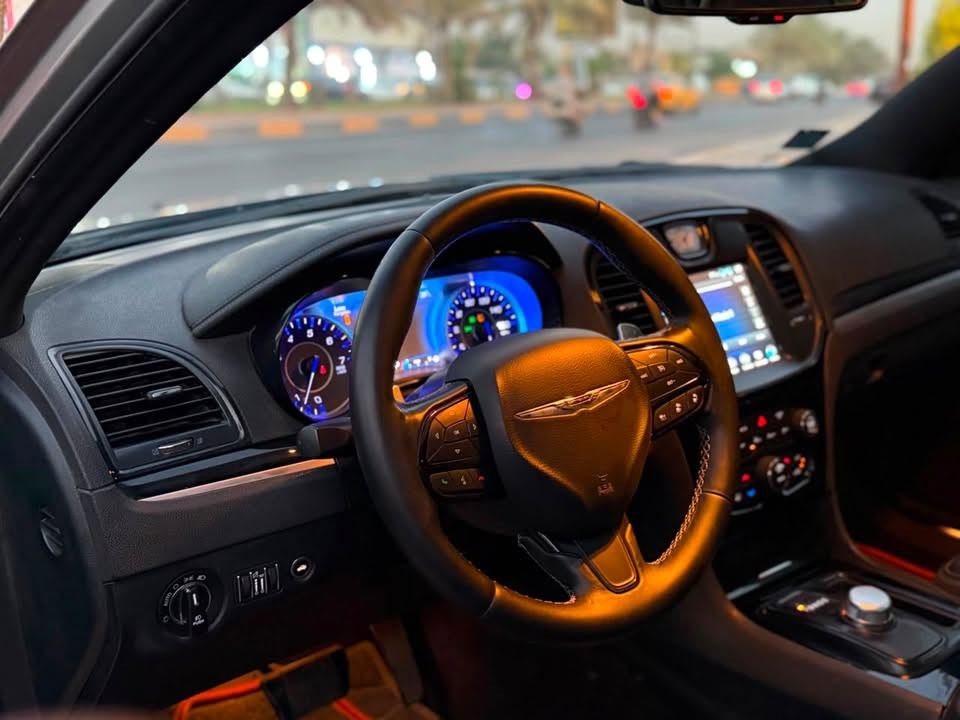 السلام عليكم للبيع كرايسلر c300 موديل ٢٠١٨ اصل وراد داخله كلين اجه بيهه من بره كلير ثلاث قطع بدون دواخل بدون ايرباك السياره فول مواصفات للأخير S  بنوراما رادار امامي تحديد مسار رادار جانبي كشنات تدفئه تبريد السياره فول كلش خنك كل شي تريد بيهه سته سلند ماشيه ٩٨ الف حقيقي كير مكينه كفاله صدر امامي خلفي تخم تاير كله جديد 
مكان السياره بغداد 
السعر (192) وبيهه مجال للطيبين
للاستفسار 
***********
