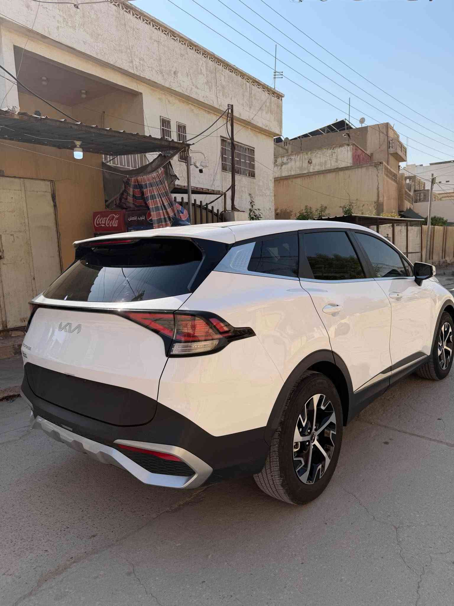 السلام عليكم 
كيا سبورتج EX2024
موصفات
شاشة كبيره 
كشنات كهرباء
كشنات جلد
هيترات بالكشنات
لايت زينون 
بصمه تشغيل وابواب 
تبريد لمس
قطعتين تبريد
درايف مود 
كاميرا
حساسات خلفيه
اوتو هولد
سايدبريك بصمه 
السياره دخول جديد باسمي حادث بارد حافة الجاملغ والبنيد
مكفوله من الصبغ والتبديل راديترات ماء وتبريد بلاد 
ماشيه 21000mil
للاستفسار الاتصال
*********** *********** حلة, بابل
