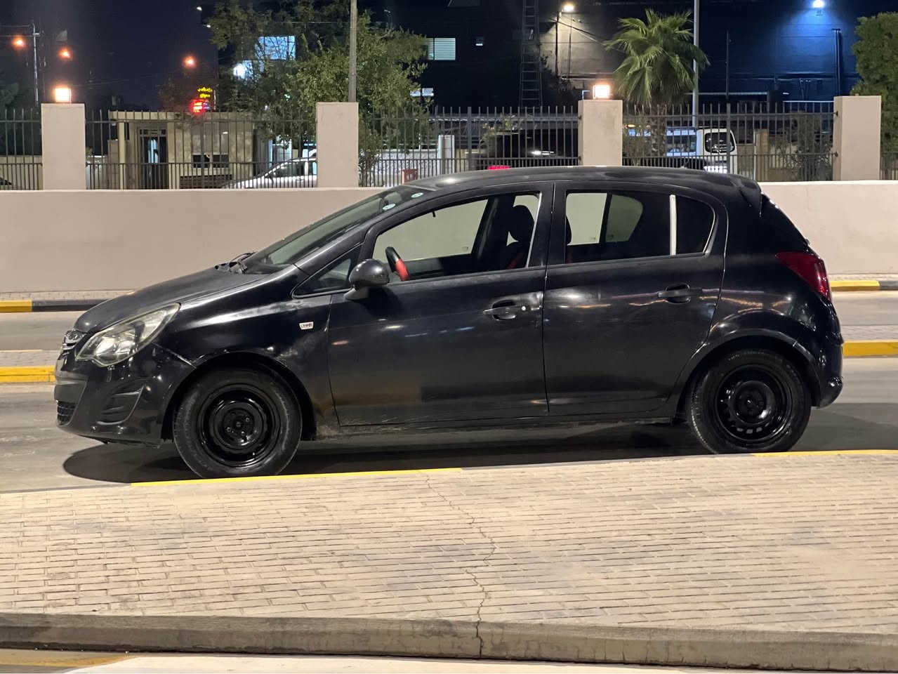 🚗 بۆ فرۆشتن – Opel Corsa D 2014

📅 مۆدێل: 2014
⚙️ گیربۆکس: عادی
⛽ بەنزین
📍 شوێن: هەولێر
💰 نرخ: ٥٨ وەرەقە و تۆزەک مەجال 

🔧 تێبینی:
چامرغی پێشەوە لای سایەق لەگەڵ بۆنیدەکەی بە پارچەی ڕەش گۆڕدراوە.

✅ بە مەرجی ئەوەی ژوورەوەی ئۆتۆمبێلەکە هیچ گرتنێکی نەبێت.

📩 بۆ زانیاری زیاتر یان بینینی ئۆتۆمبێلەکە، پەیوەندی بکەن بە ***********
تەنها کڕیاری جددی.

🚗 للبيع – Opel Corsa D 2014

📅 الموديل: 2014
⚙️ ناقل الحركة: عادي 
⛽ بنزين
📍 الموقع: أربيل
💰 السعر: 5,800 دولار

🔧 ملاحظة:
تم تبديل الرفرف الأمامي مع قطعة من البودي بقطعة سوداء.

✅ بشرط أن تكون السيارة من الداخل بدون أي ضرر أو ضربة.

📩 للمزيد من المعلومات أو لمعاينة السيارة، التواصل ***********
التواصل للجادين فقط. أربيل, العراق
