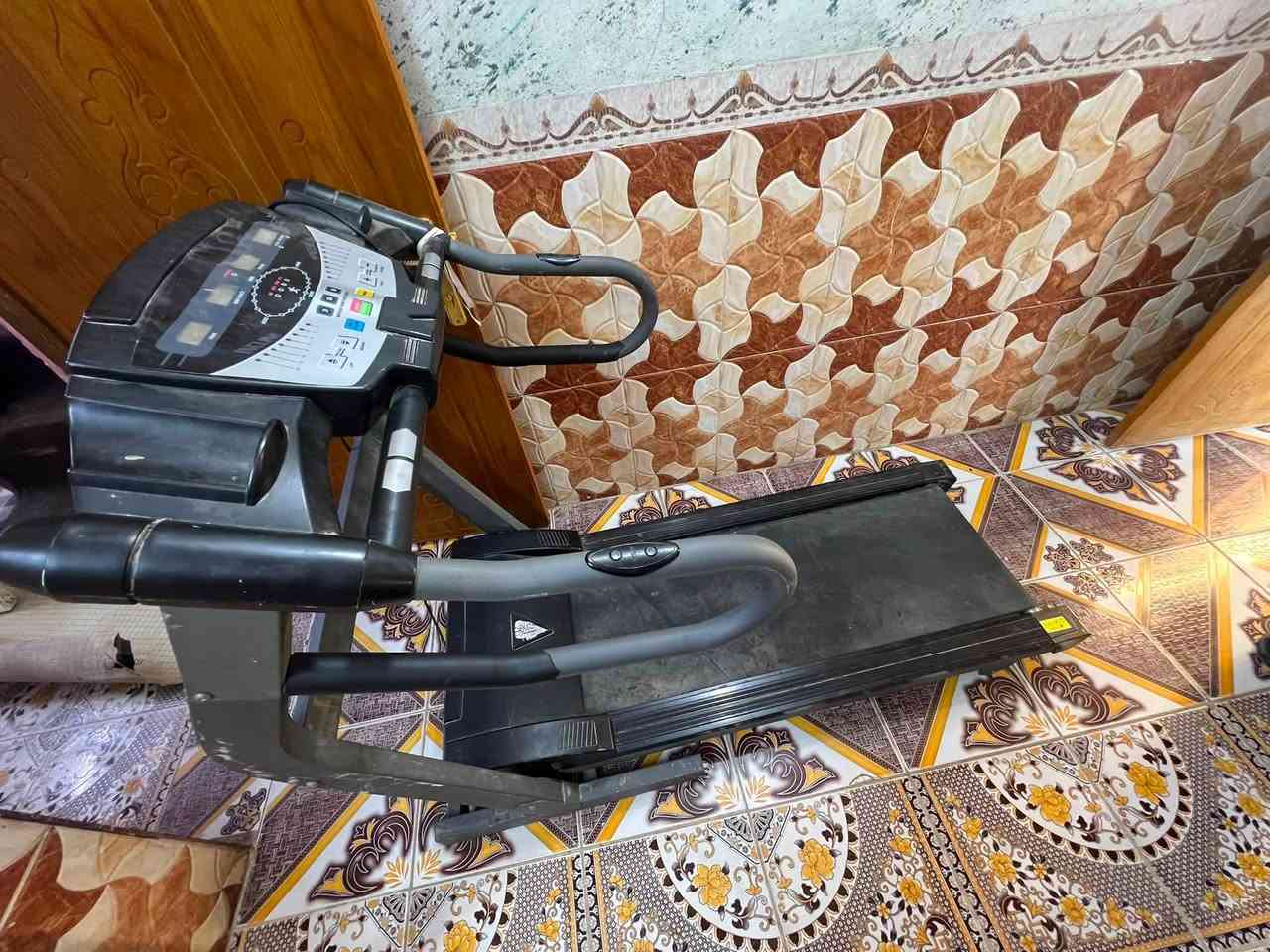 السلام عليكم جهاز ركض جديد بس ما مستخدمه هواي ضامه شغال ميه بلميه سعرها 300 وبيه مجال للشراي عنواني القرنه النهيرات الشماليه  متواجد واتساب رقم ***********
@إشارة
