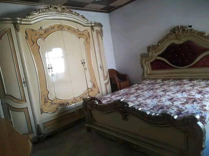 غرفه نوم صاج عسلي فول فول نضافه سعر300الف مكان كلار
***********
