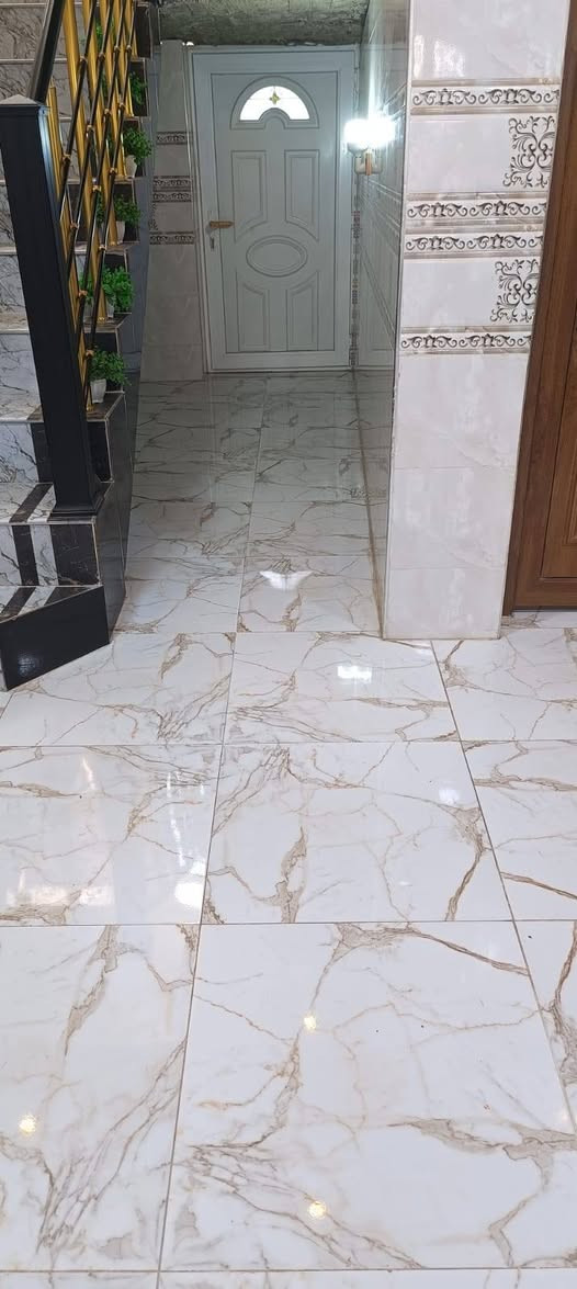 السلام عليكم يوجد دار للبيع في الخويلص قريب من المدارس طابو صرف المساحه 245م بناء حديث طابقين سيراميك وسقوف ثانويه للاستفسار رقم الهاتف ***********
