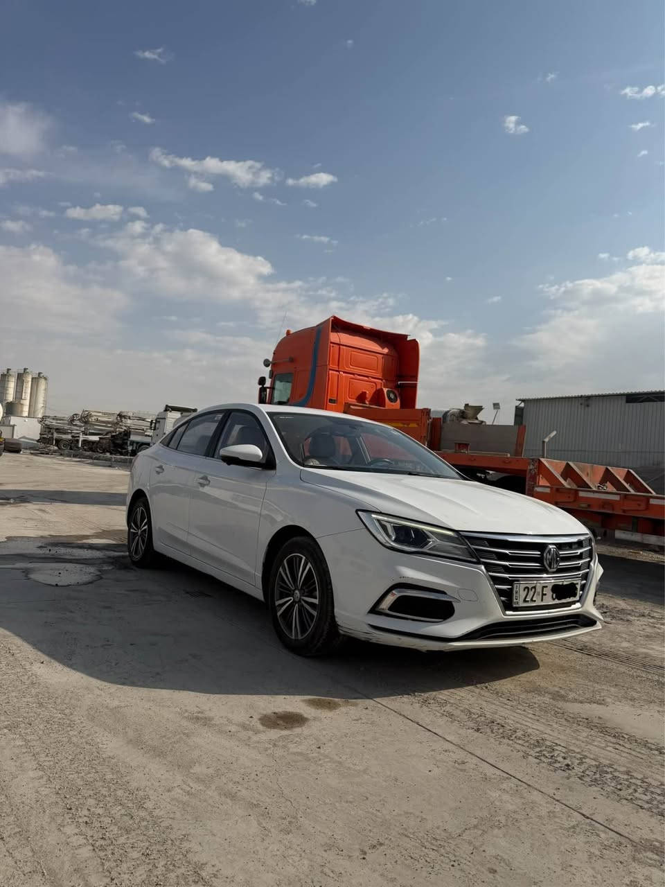 MG 5 luxury 2022
2 جێی گچکەی تحدیلە دۆسەکەشی قۆپەکی پێوەیە بێ سبوغە سەیارەکە فولل فولل ماصفاتە لێکشەریە 
سلایت و بەسمە و برێک ئۆتۆ و ٣٦٠ پلە کامیرا ئاوێنە حەساس و شەفت فولل فوللە گێر و مەکینەی بە شەرتە سەیارەکە 
سحری ٩٨ و مەجالێکی کەم
تحویل و غەرامەی بە شەرتە
***********
*********** أربيل, العراق

