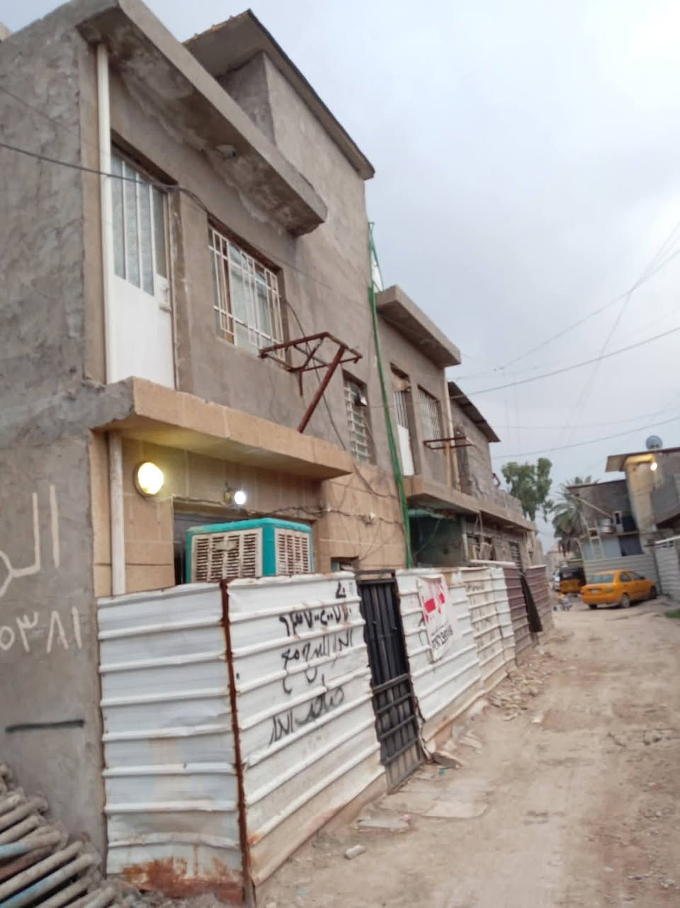 السلام عليكم
بيت البيع ب حي جهاد الديوان الزراعي
مساحة البيت 50 متر
يتكون من ثلاث غرف ثنين فوك واحده جوه 
وصاله وصحيات ومطبخ 
الستفسار ع ذني الرقام
***********
***********
