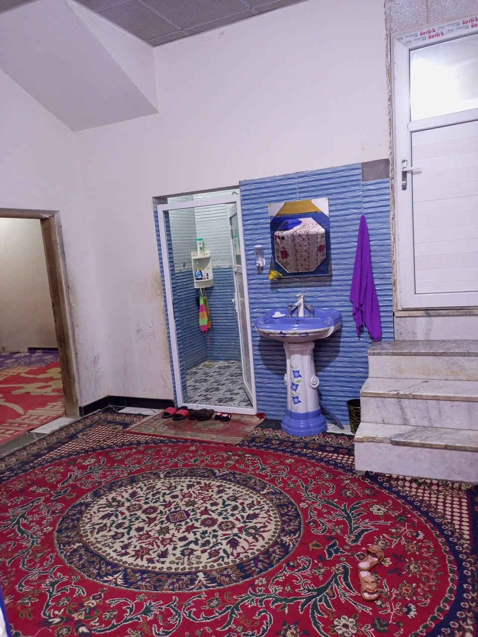 بيت للبيع شط العرب الجزيرة قرب محطة وقود جزر أربعة)   طابو زراعي صرف مساحة 200 طابقين طابق الرضي يحتوي على ثلاث غرف وا ستقبال و مطبخ و موزع وصحيات خارجية و داخلية طابق لثاني يحتوي على غرفتين و مطبخ و موزع وصحيات لسعر 112 ستفسار رقم ***********
