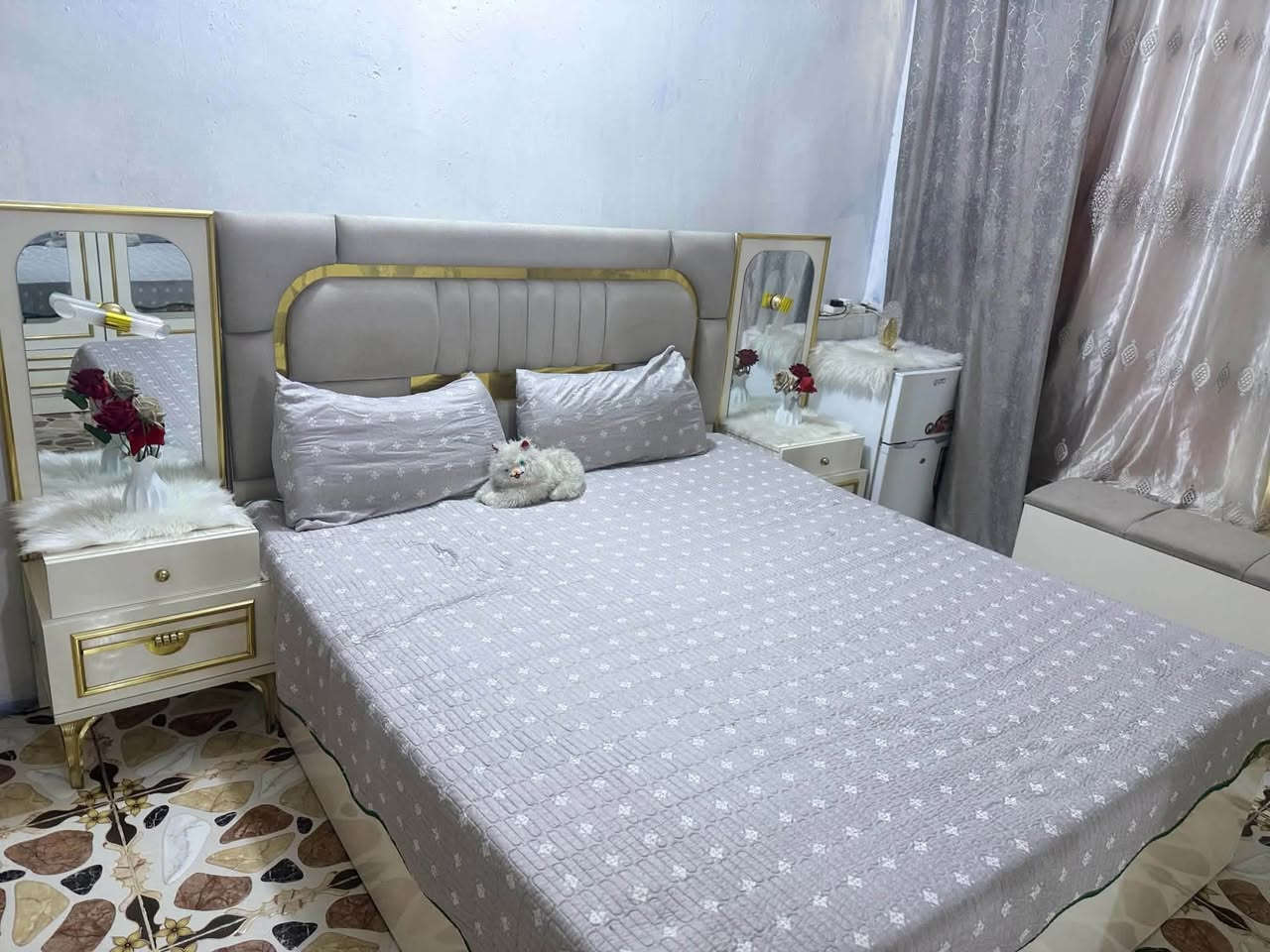 بغداد الشعب • غرفه اخشاب