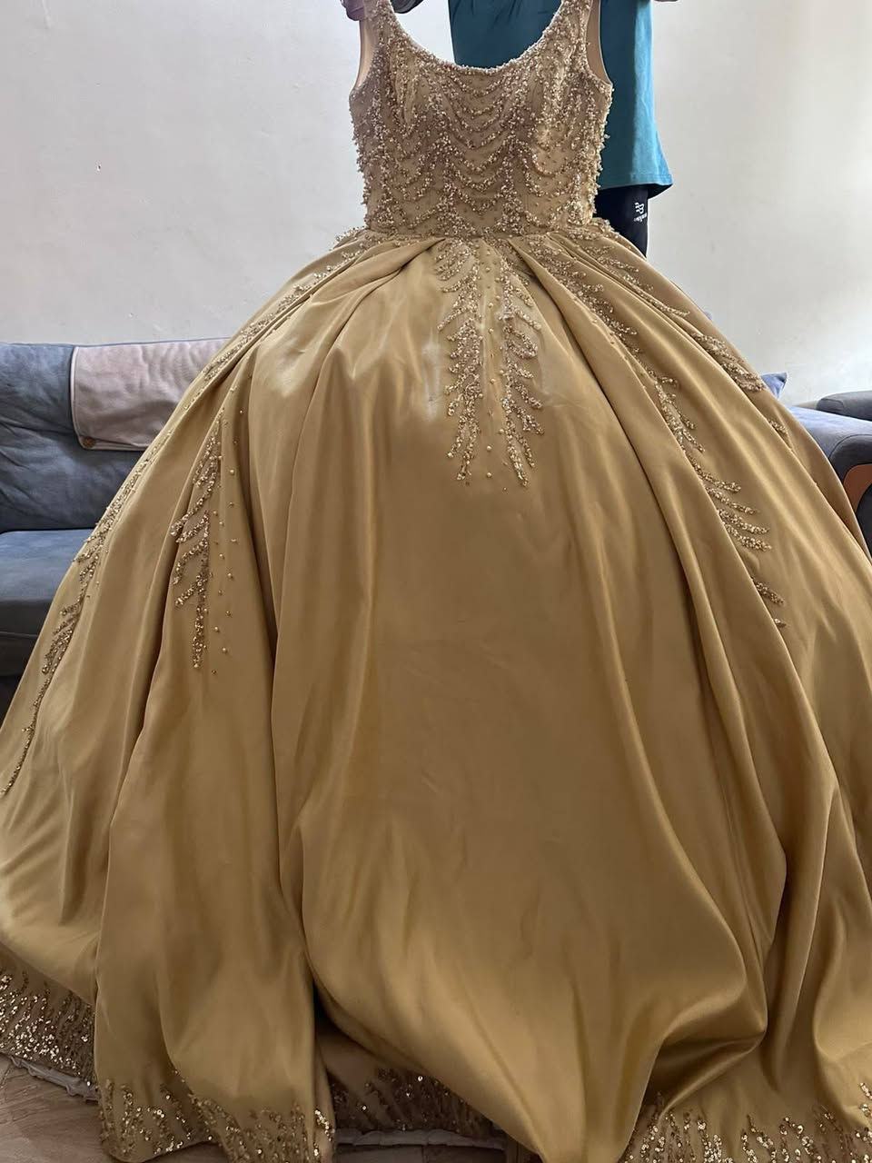 للبيع فقط بدله حنه او مهر .
سعرها 65 وبيها مجال ملبوسه مستعمله بس جديده ونضيفه فقط رادلها غسل وكوي العنوان كركوك   للتواصل ع هذا الرقم 💛💛.***********
تلبس كل الأوزان لين بيها تعراضه 
وتكدرون تتحكمون بيها
