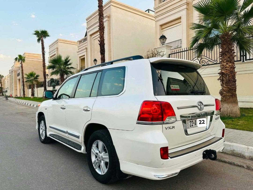لاندكروزر VXR • ٢٠١٤ • ٢٤٠ الف