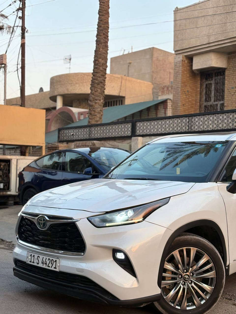 السلام عليكم حبايب
تيوتا هايلند 2024 
بمواصفات: XLE
الون: ابيض 
السياره هايبرد
للستفسار: ***********
