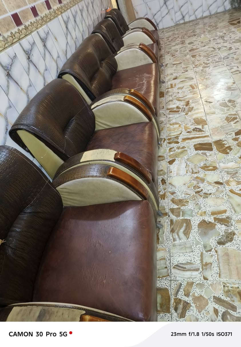 سلام عليكم تخم جلد للبيع مكاني جسر ديالى الكرغوليه عشرة مقعد سعره 125 وبي مجال اتصال على رقم ***********
