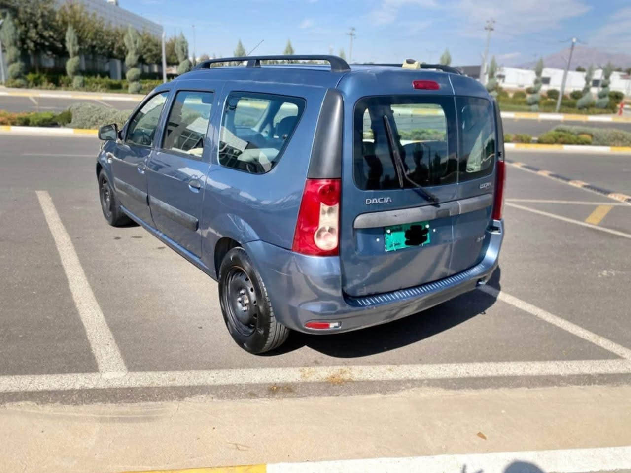 رینۆی (DACIA) مۆدیل (2010) گیر و مەکینەی کارەبایی هەموو گیانی ئیش دەکات
سە یارە کە بۆیاخی نییە ١٧٠ هه زار رۆژتەوە لۆک لۆک کە 
گیر و مەکینەی رینۆی سومبولە بيلاده گیر تۆماتیک جوار تایە و ویلی خاوینی لە 
ژیرە بەشەرتی تەحویل هه موگیانی بە شەرت
نرخی ٣٧ گەڵا
ژم ***********
