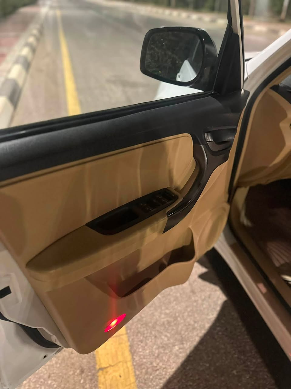 السلام عليكم تيكو بمعنى الكلمه جديده محرك كير كله كفاله بيه ترتيب مال خياسات فقط يعني لا طخه ولا معرف شنو مديل 2012 رقم بابل باسمنه السياره بديه كولش حلو الاستفسار الاتصال على الرقم ***********
