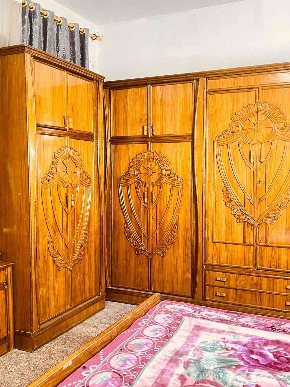 سلام عليكم مكلف بلنشر غرفه صاج تسكام طابقين ظهر جرجوبه داخل وخارج صاج السعر 850وببها مجال للشراي العنوان شارع 80 للاستفسار ***********
