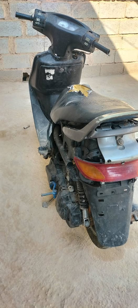 سلام عليكم فراشة البيع شغالة بيهة عطل بسيط السعر 250وبيهة مجال قليل الرقم ***********
