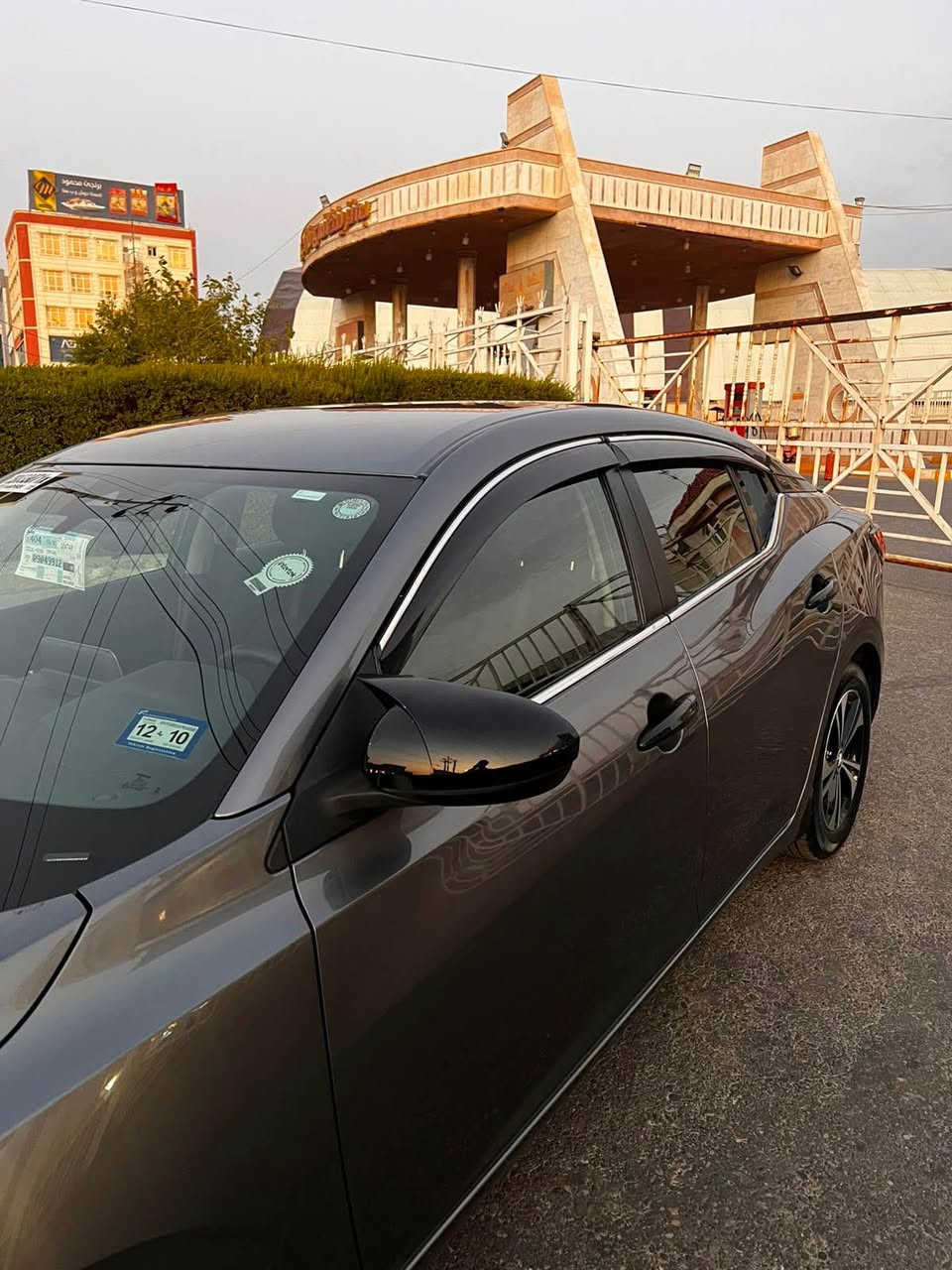🚘 NISSAN SENTRA SV 2023 🇺🇸

🔹 المحرك: 2.0 لتر 4 سلندر بنزين
🔹 القوة: 149 حصان
🔹 العزم: 146 lb-ft
🔹 القير: CVT Xtronic أوتوماتيك
🔹 الدفع: أمامي FWD
🔹 نظام التشغيل: تشغيل بصمة + زر تشغيل
🔹 الجنوط: ألمنيوم
🔹 الفرامل: ديسكات أمامية وخلفية
🔹 ABS + EBD + Brake Assist

✅ تحذير النقطة العمياء
✅ تحذير مغادرة المسار
✅ تحذير الاصطدام الأمامي
✅ فرملة طوارئ أوتوماتيكية
✅ كشف المشاة
✅ تحذير حركة المرور الخلفية
✅ مثبت سرعة
✅ مساعد الضوء العالي
✅ نظام مراقبة ضغط الإطارات
✅ نظام الثبات الإلكتروني VDC
✅ نظام مانع الانزلاق TCS
✅ حساسات/كاميرا خلفية حسب التجهيز

🔸 شاشة وسطية
🔸 Apple CarPlay
🔸 Android Auto
🔸 Bluetooth
🔸 USB
🔸 تحكم بالمقود
🔸 دخول بدون مفتاح
🔸 تشغيل عن طريق زر

🔹 مقاعد قماش
🔹 مقعد السائق قابل للتعديل
🔹 مقاعد خلفية قابلة للطي 60/40
🔹 مكيف هواء
🔹 نوافذ ومرايا كهربائية

سيارة ضررها فقط جاملوغ و باب كلير بخ امريكا بدون دواخل ب شرط 
ارباكات بس بردة وحدة باقي كلها ب شرط 
تحويل وكالة غرامات ب شرط 
سعرها بلاشش بلاشش ١٤٤$ ووقـــة و مجال 
للأستفسار عن هاي السيارة اتصل على هذا الرقم 
كورك-واتساب
*********** سميل, دهوك
