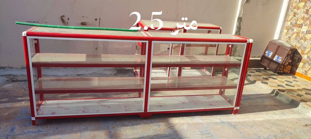 ميز عدد 2 موجود امتر ميز في صوره
سعر إثنين 200
***********

نص مكتوب في الصور:
- 1.5 متر
- 2.5 متر