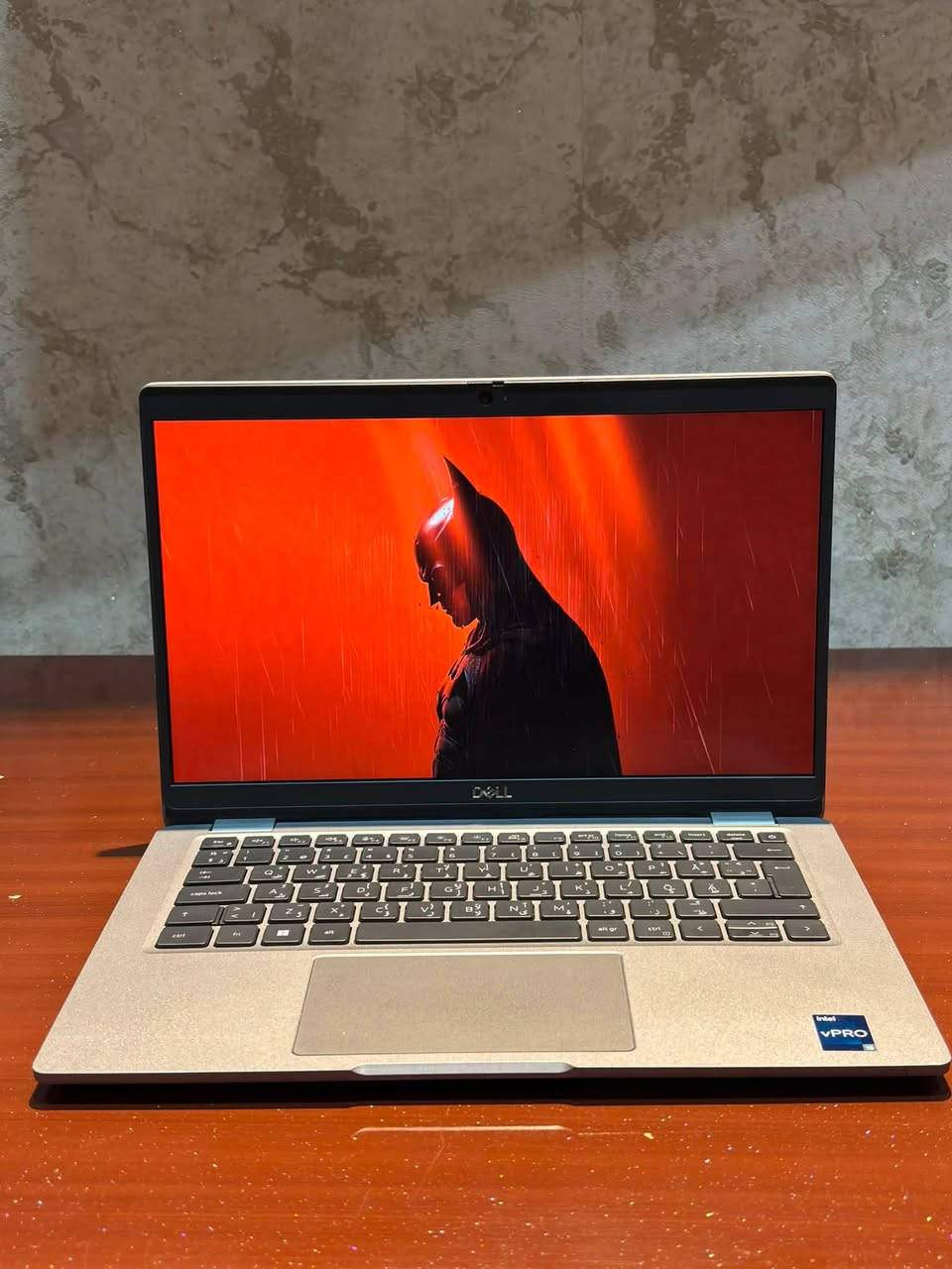 للبيع لابتوب Dell Latitude 5330 بحالة اللابتوب الجديد (نظافة عالية جداً)، مواصفات قوية وسرعة فائقة تلبي كل احتياجاتك اليومية.
⚙️ المواصفات:
 المعالج: Core i5 الجيل الثاني عشر (i5 - 12th Gen) أداء عالي وسرعة فائقة.
 الرام (RAM): 16 جيجابايت.
 القرص الصلب (Storage): 256 جيجابايت SSD (سريع جداً في الإقلاع ونقل البيانات).
 الشاشة: قياس مميز بدقة Full HD ووضوح عالي جداً.
 الملحقات: شاحن Type-C أصلي سحب سريع.
 الحالة: نظافة عالية جداً (أخو الجديد).
💵 السعر: 480 ألف دينار فقط
📞 للتواصل والاستفسار (اتصال أو واتساب):
***********
