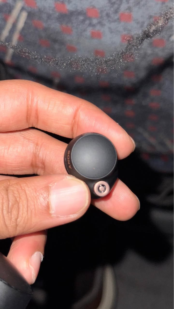 السلام عليكم
سماعة سوني غنية عن التعريف sony xm4
اكتبها باليوتيوب او جات جي بي تي وشوف قوتها ومواصفاتها
نظافة 90‎%‎ استخدام شخصي
تجربها شكد ماتريد حتى لو ساعة وشوف الاداء والشحن
سعر مال مستعجل 70 
مكاني بغداد  
*********** ناصرية, ذي قار
