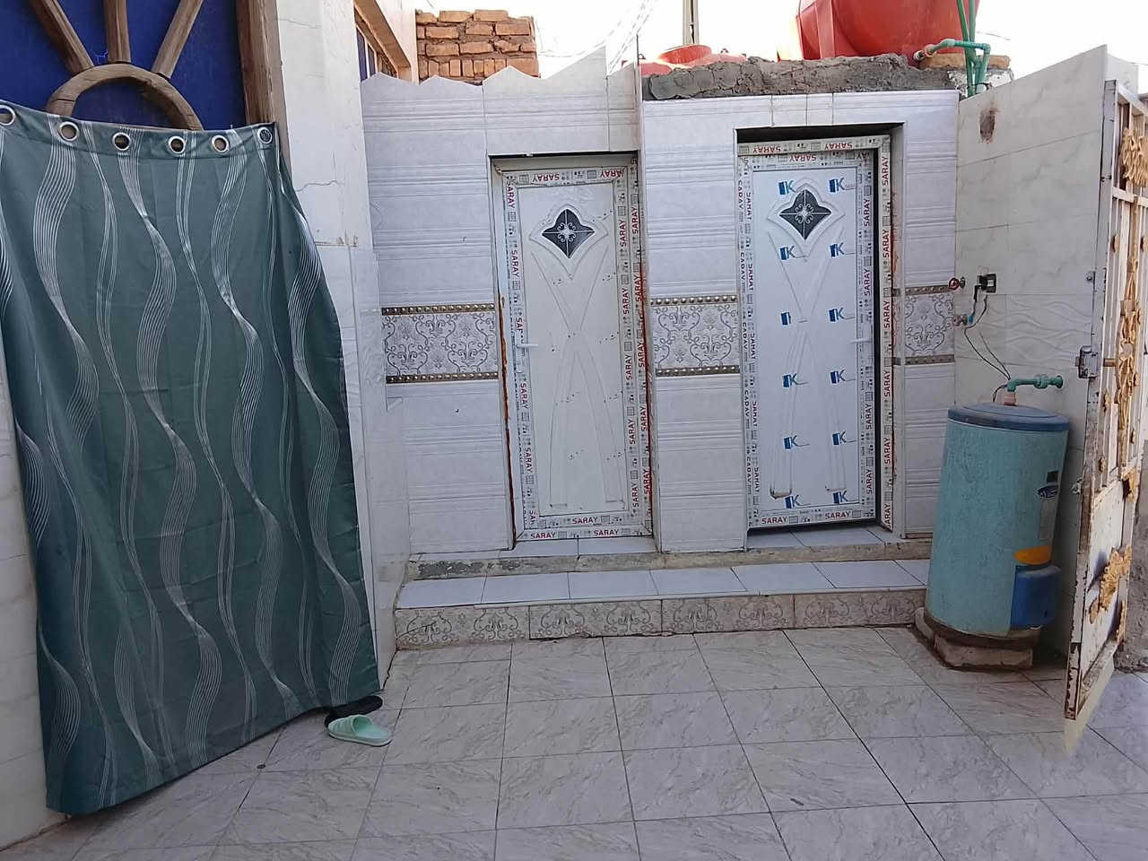 يالله
للبيع بيت طابو زراعي بستان ال غصه قريب عالحي الصناعي مساحه ١٥٠ متر غرفتين وحده فوك وحده جوه صحيات داخليه وخارجيه وهول وبراني لمعرفة التفاصيل مراسلة الصفحه او الاتصال +9647804527235
