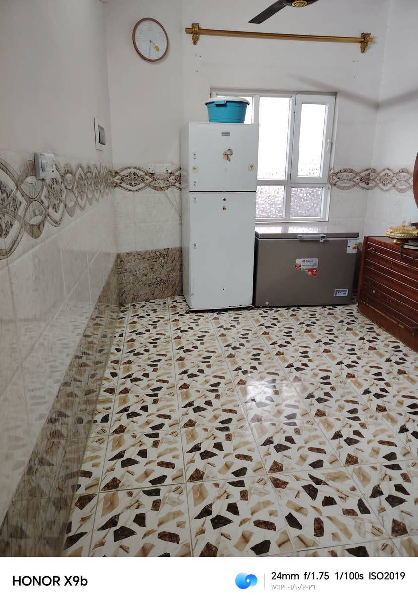 سلام عليكم بيت البيع 100 مربع طباقين الجوه كمل ولفوك هيكل قرب زيونه الي يم المرور السعر 45.       ***********///////***********

نص مكتوب في الصور:
- HONOR X9b 24mm f/1.75 1/100s ISO759 ١٧:١٢ ٠١/١٠/٢٠٢٦
- HONOR X9b 24mm f/1.75 1/100s ISO2019 ١٧:١٣ ٠١/١٠/٢٠٢٦
- HONOR X9b 24mm f/1.75 1/100s ISO128 17:13 01/10/2026
- HONOR X9b 24mm f/1.75 1/33s ISO903 17:16 01/10/2026
- HONOR X9b 24mm f/1.75 1/100s ISO4106 14:12 01/10/2026
- HONOR X9b 24mm f/1.75 1/100s ISO132 17:12 01/10/2026