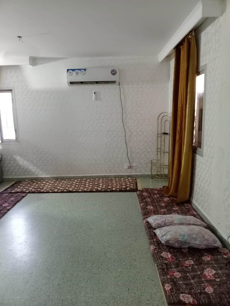 شقه للبيع في المجمع السكني السوق الأول آمّ ثنين ارضي الاتصال عل رقم ***********
