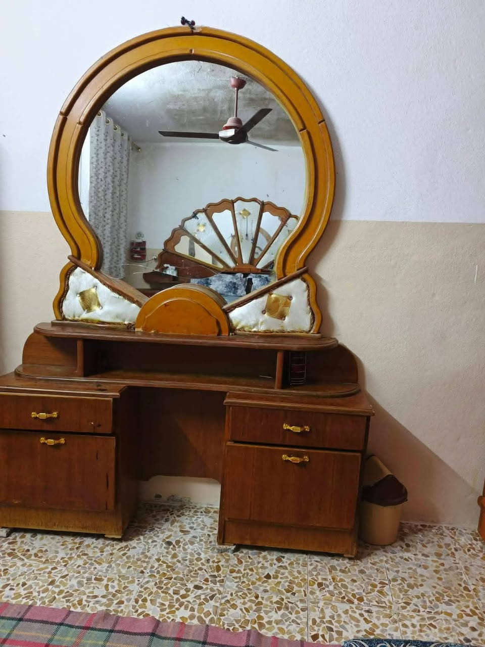 غرفه للبيع سعر،400وبيه مجال مستعجل عليها +9647508997253

