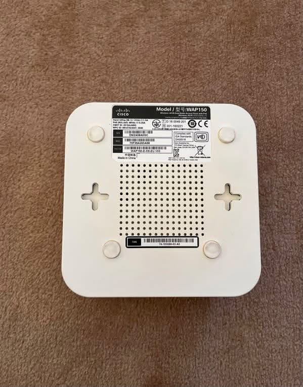 أجهزة أكسس بوينت احترافية Cisco WAP150 Wireless-AC/N (عدد 5 قطع)
خمس قطع اكسس بوينت سيسكو احتيافي (Cisco WAP150) - مبرمجة ومحدثة ومجهزة بالكامل للعمل فوراً.
 البرمجة والحالة: مفرمتة ومحدثة لأحدث نظام رسمي جاهزة للتوصيل والاستخدام المباشر.
 البث والسرعة: تبث ترددين بنفس الوقت Dual-Band (2.4\{ GHz} + 5{ GHz}) ببروتوكول Wireless-AC لسرعة إنترنت وتغطية عالية.
 التغذية والطاقة: تدعم ميزة PoE (Power over Ethernet) لتشغيلها عبر كابل الشبكة مباشرة، أو عبر محول طاقة عادي (12V).
 إدارة شبكات متقدمة: تدعم الـ VLANs، وشبكات الضيوف، وعزل الشبكات، مع إمكانية ربط القطع كشبكة واحدة (Clustering).
 الاستخدام المثالي: ممتازة جداً للمنازل الكبيرة، المكاتب، الشركات، أو الكافيهات التي تحتاج استقرار في الواي فاي.
السعر مناسب جدا واجهزة مثالية ومستقرة اكثر من اجهزة راوتر الاعتيادية مكاني بصرة 
***********
