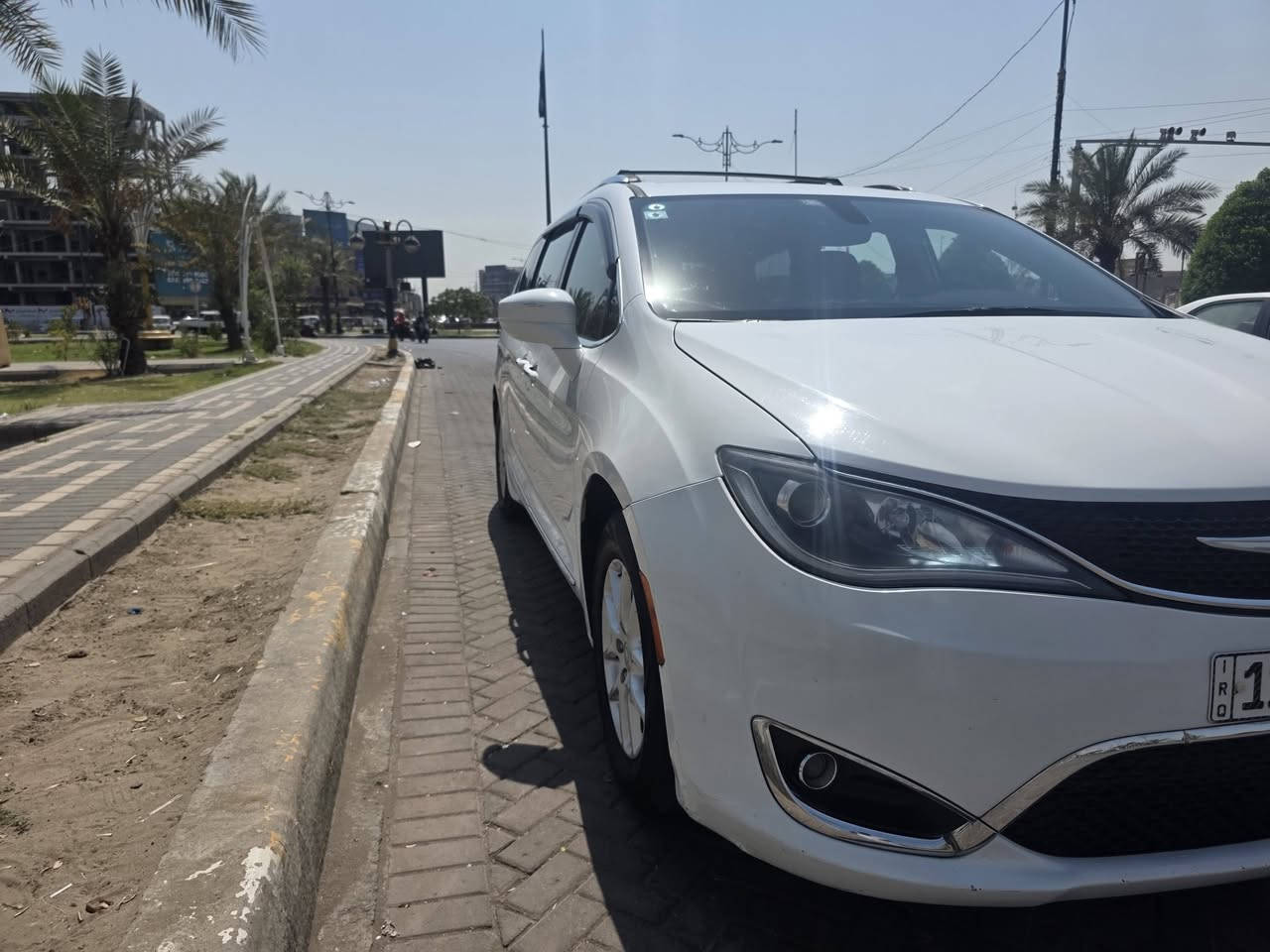 ✨🇺🇸 كرايسلر تورنك L  2020 🇺🇸✨
سيارة تجمع بين الفخامة، الراحة، والأمان...

━━━━━━━━━━━━━━━━━━━━الحادث جاملغ السايق 
صور الحادث مع مقطع فيديو والتفاصيل داخل المنشور 

🔑 نظام التشغيل ✔️ تشغيل بصمة (Push Start).

✔️ بصمة أبواب (Keyless Entry).

✔️ تشغيل عن بُعد (Remote Start).

━━━━━━━━━━━━━━━━━━━━

⚙️ المحرك والأداء ✔️ محرك 6 سلندر سعة 3.6L.

✔️ ناقل حركة أوتوماتيك مع تبديل ماوس.

✔️ عزم قوي وقيادة ناعمة وثابتة.

━━━━━━━━━━━━━━━━━━━━

⛽ منظومة الوقود ✔️ تعمل على البنزين

✔️ صرفية ممتازة مقارنة بقوة المحرك.

✔️ مناسبة للمشاوير اليومية والسفر.

━━━━━━━━━━━━━━━━━━━━

🛡️ أنظمة الأمان ✔️ رادار أمامي مع فرملة تلقائية.

✔️ تحذير مغادرة المسار (Lane Assist).

✔️ مثبت سرعة.

✔️ مانع انزلاق وثبات إلكتروني.

✔️ حساسات أمامية وخلفية.

✔️ كاميرا خلفية.

━━━━━━━━━━━━━━━━━━━━

🛋️ الراحة والفخامة ✔️ مقاعد جلد VIP منفصلة لـ7 ركاب.

✔️ تدفئة للمقاعد والدركسون.

✔️ ذاكرة لمقعد السائق.

✔️ تكييف ثلاثي المناطق.

✔️ أبواب جانبية كهربائية.

✔️ باب خلفي كهربائي.

━━━━━━━━━━━━━━━━━━━━

📱 التقنيات ✔️ شاشة معلومات وترفيه 

✔️ تحكم كامل من الدركسون.

✔️ منافذ USB وشحن.

━━━━━━━━━━━━━━━━━━━━

💎 التصميم الخارجي ✔️ إنارة LED حديثة.

✔️ تصميم أنيق يخطف الأنظار.

━━━━━━━━━━━━━━━━━━━━

🌟 ليش تختارها؟ ✅ سيارة عائلية واسعة ومريحة.

✅ مواصفات متكاملة وفخامة واضحة.

✅ جاهزة للاستخدام بدون أي مصاريف.

✅ فرصة ممتازة بسعر منافس.

━━━━━━━━━━━━━━━━━***********
العنوان بغداد الرصافه جميله 

💰 السعر 185ورقه وبيهه مجال قليل
