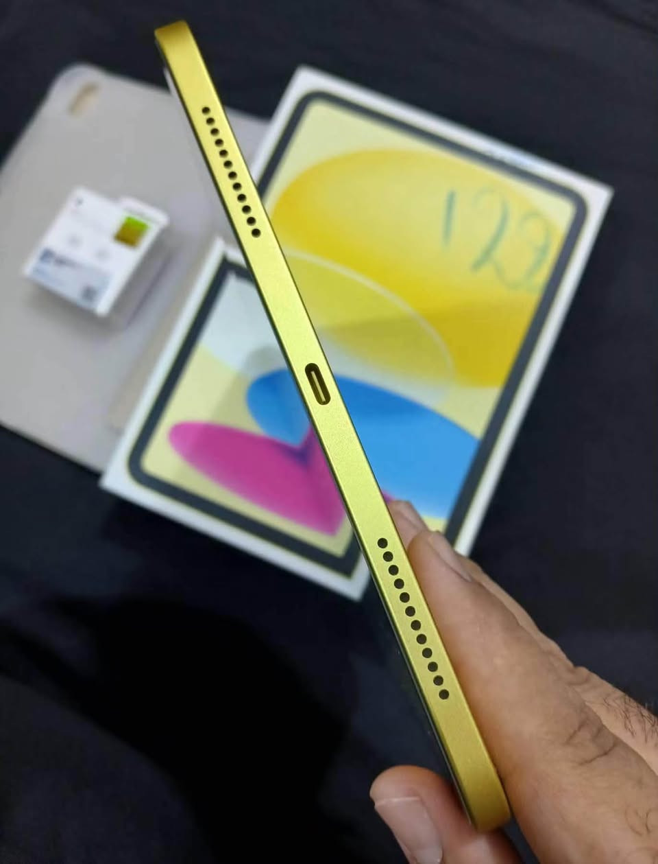 ايباد 11 A16 (لون💛اصفر💛)ضمان شركة ماستر 
ذاكره 128 بطاريه 97 نظافة 100ملحقاته كاملة 
وجديد لاصق شاشه وحافظه تحديث اخر اصدار 
سعر 475 الف🔐 مكاني سيديه 
………………………
*********** واتساب
