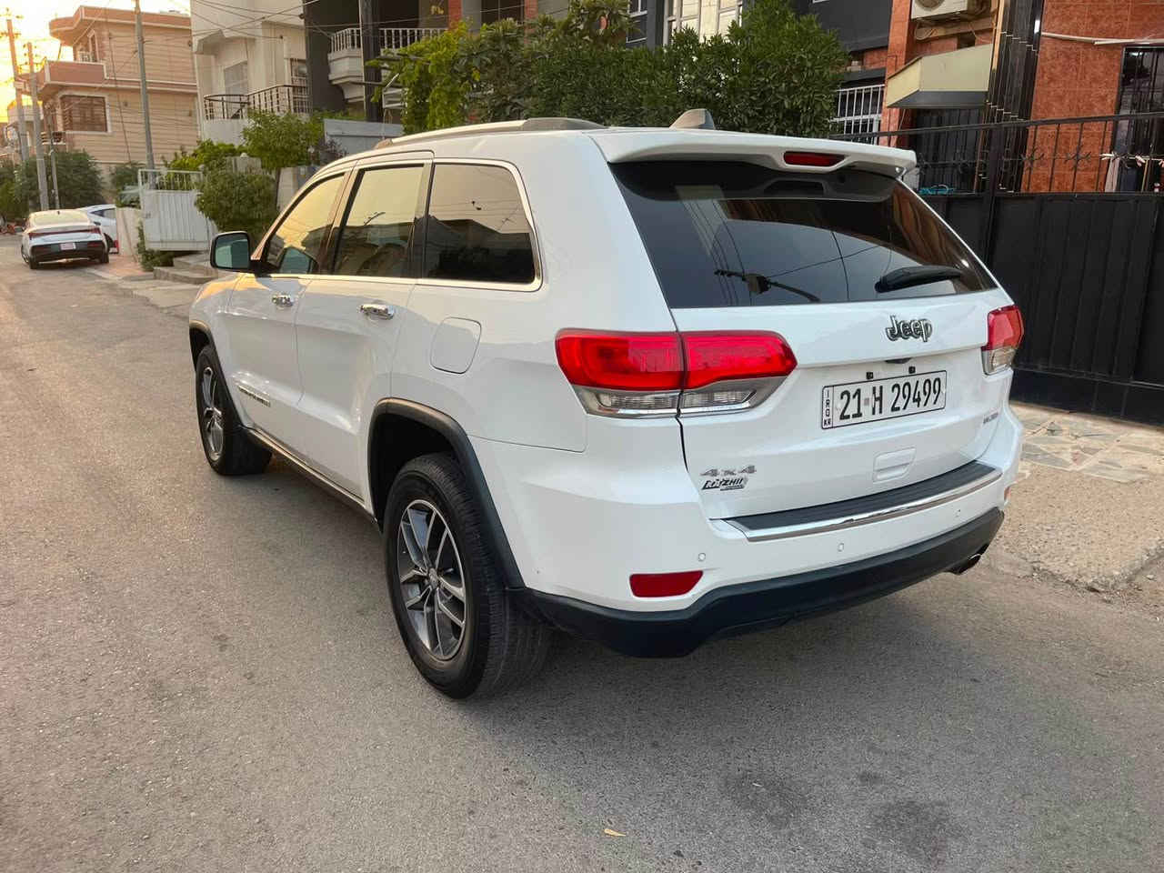 جێب لاریدۆ / مواسەفات / لیمیتد دەبڵ ئەکسل - سڵاید - کوشن جلد - درگا جەگ - شاشەگەورە - سەنەوی تازەیە / تەنها بۆنیت بۆیاخە + پەڵەیەک چاملغ بۆیاخە / مۆدێل 2017  /*********** السليمانية, العراق
